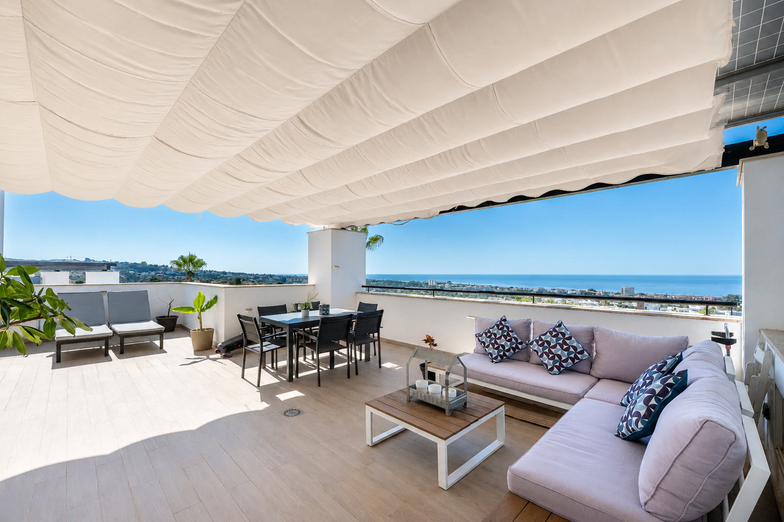 Reihenhaus mit Panoramablick auf das Meer im renommierten Golfresort Santa Clara