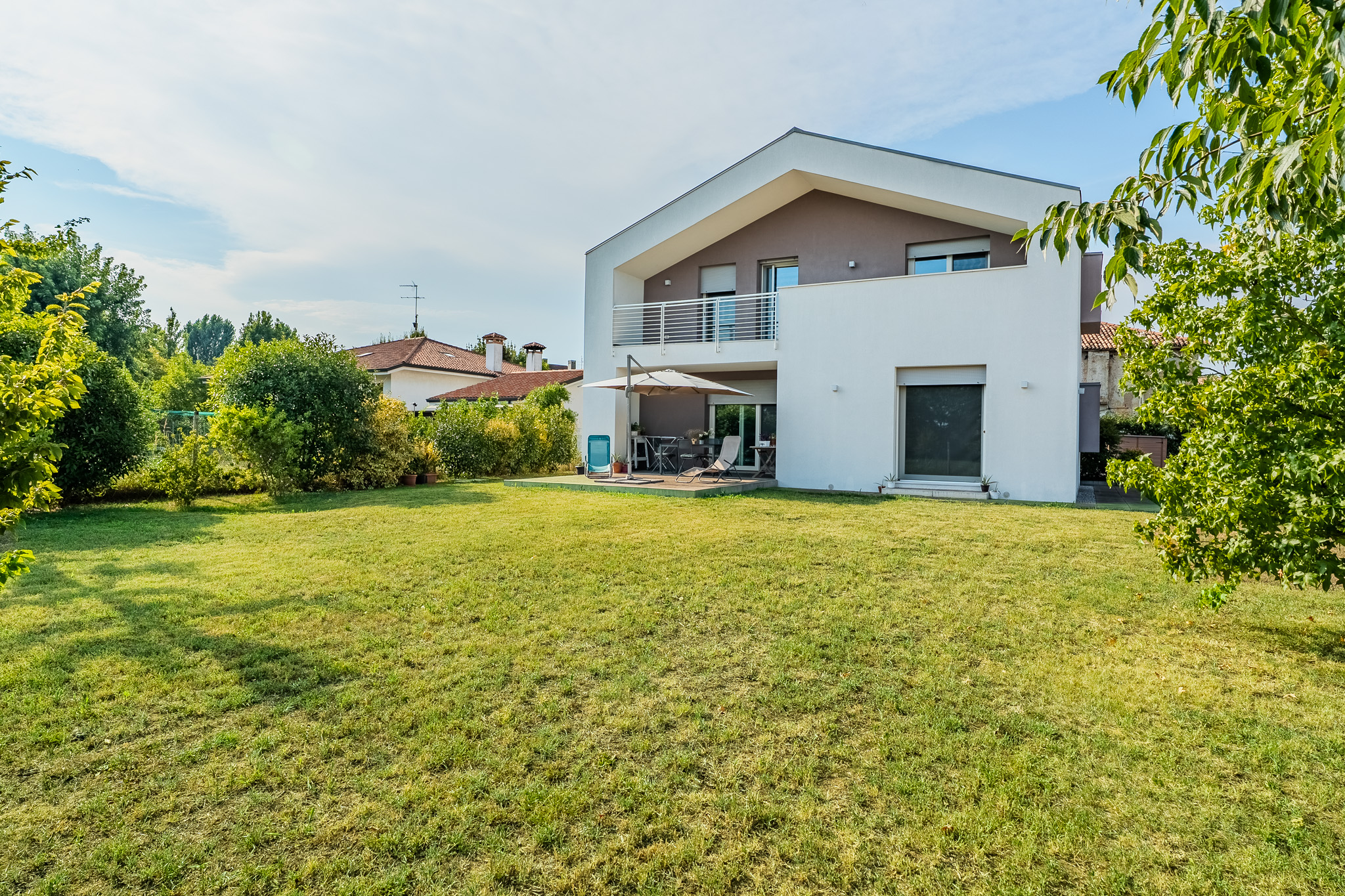 Green, privacy and modern living: excellence in home living