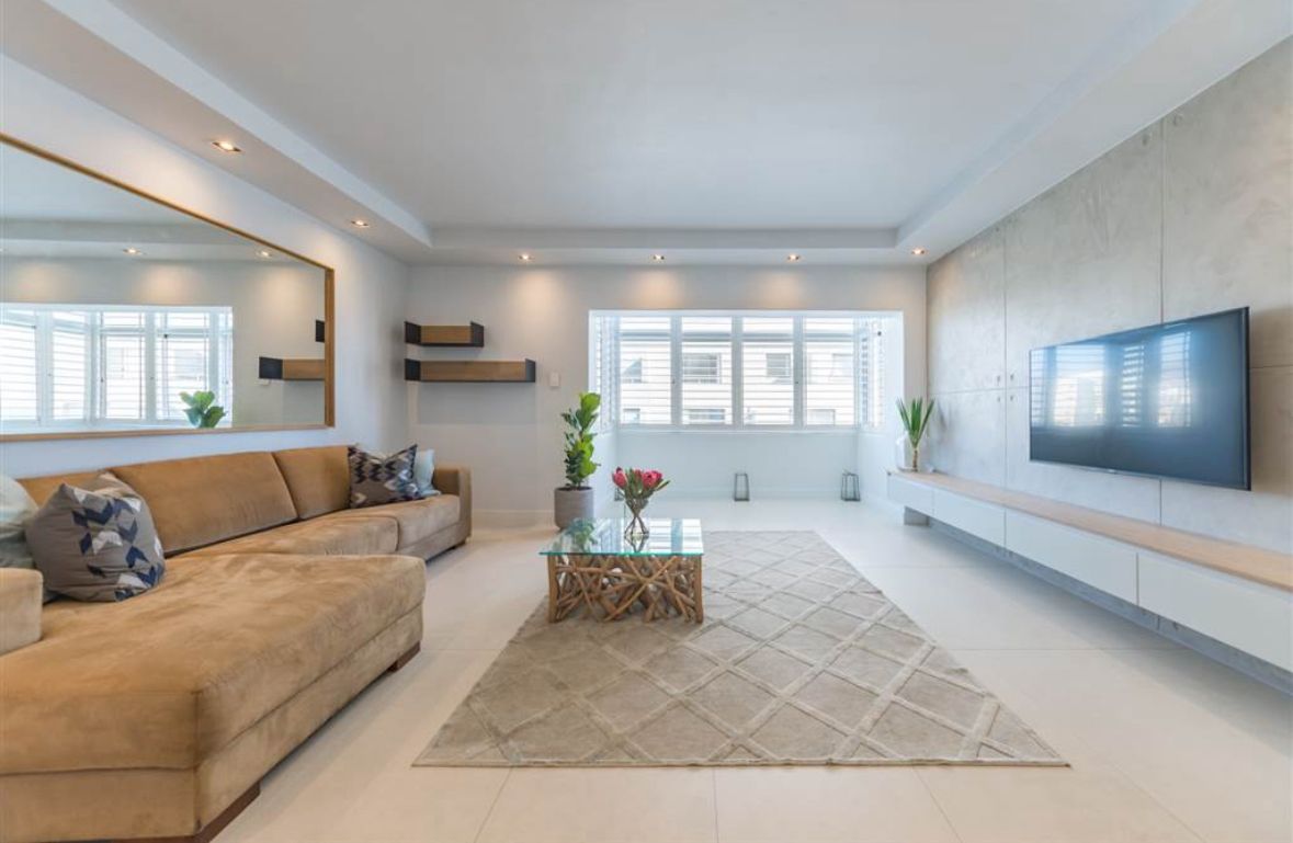 Stylish two-bedroom apartment for rent in Mouille Point – Fully Furnished