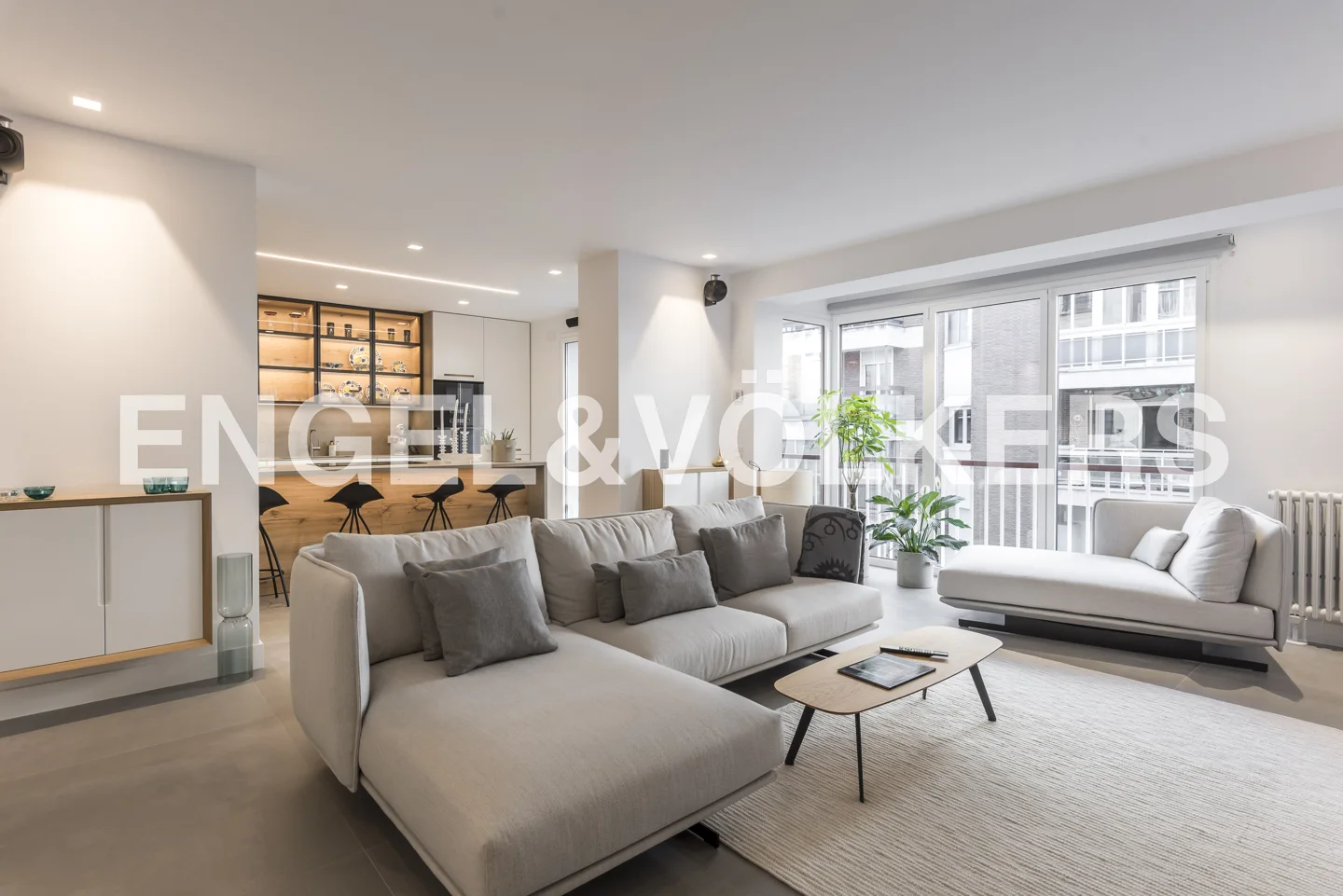 Elegant modern furnished flat in Chamberi