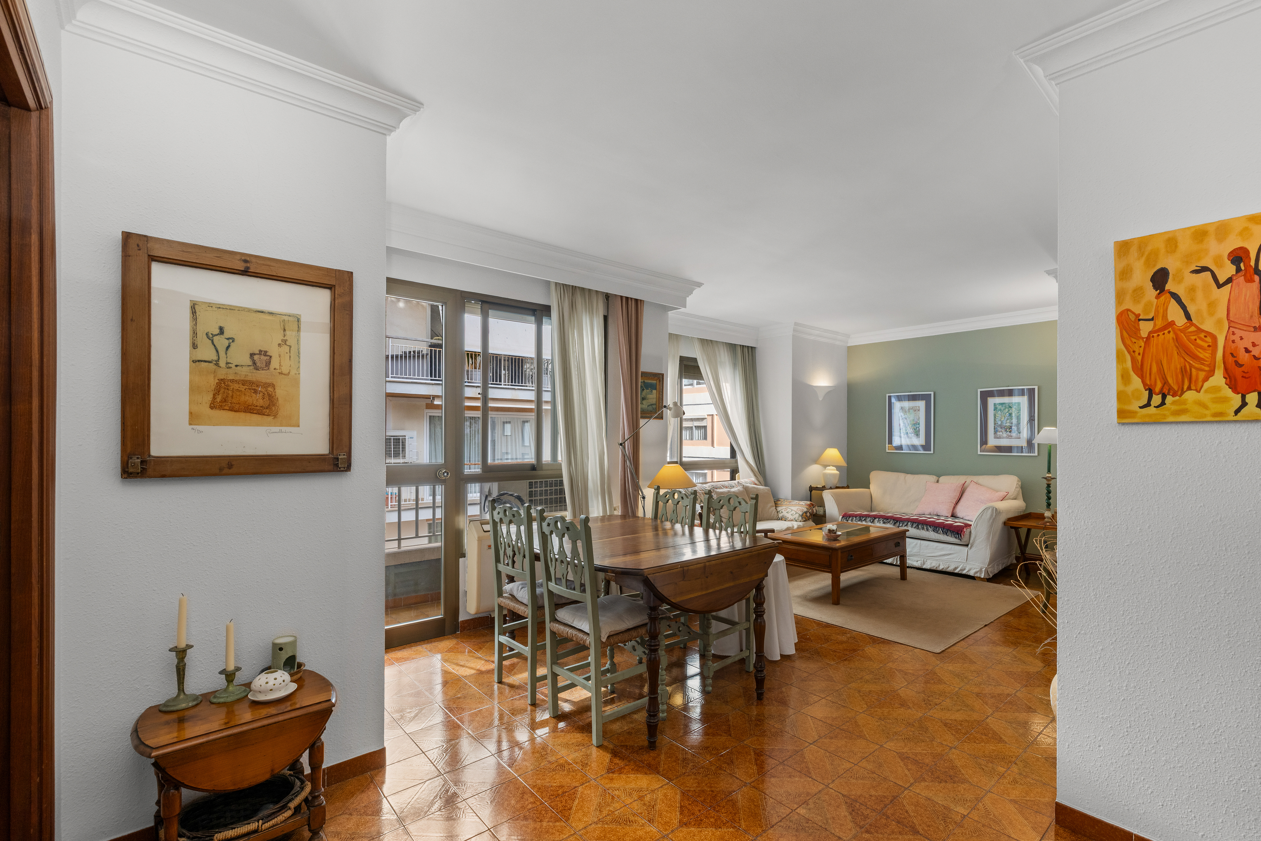 Spacious 4-bedroom apartment in the exclusive area