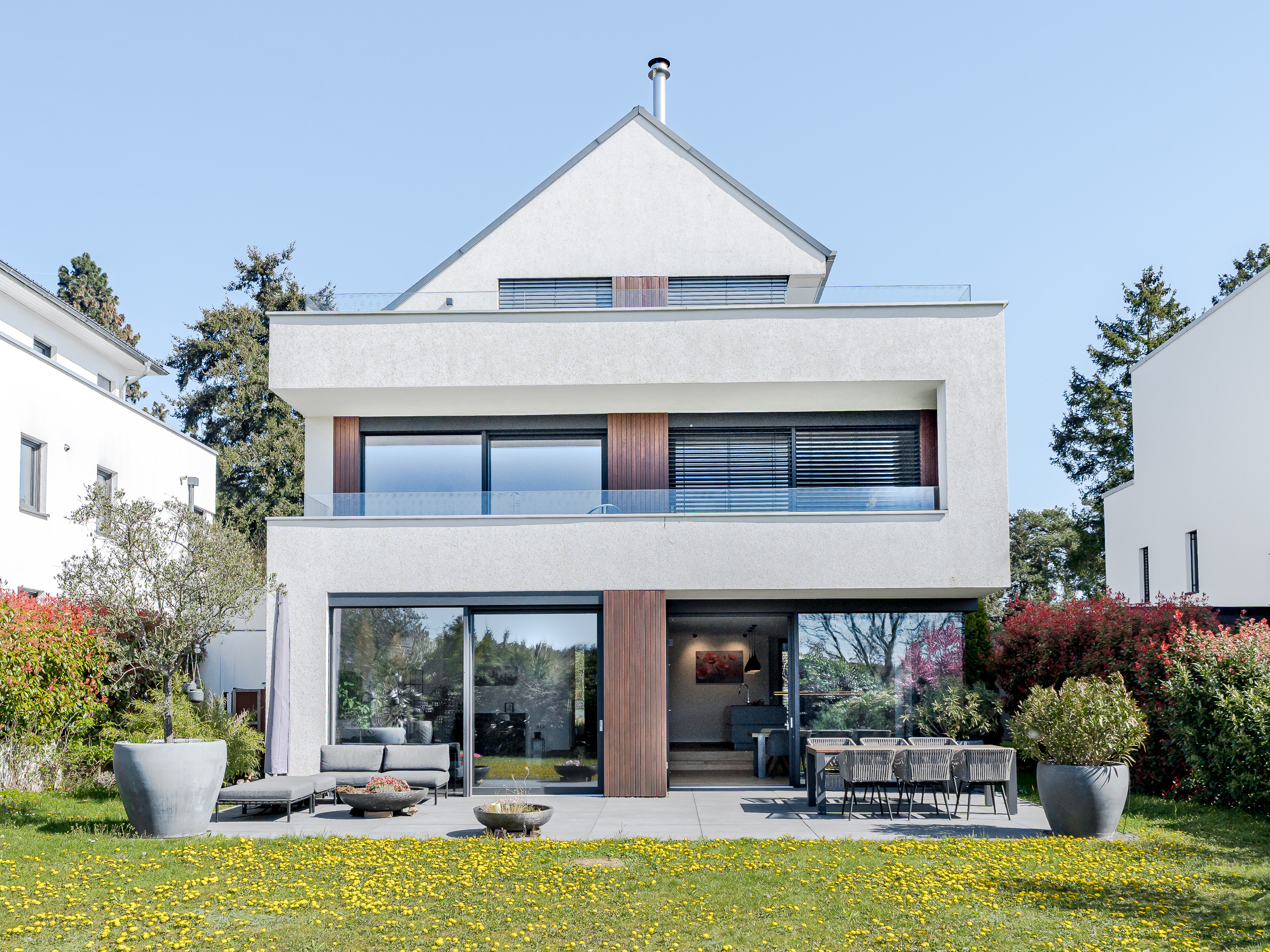 Architecture. Location. Quality of life. A special villa in Maasgrund