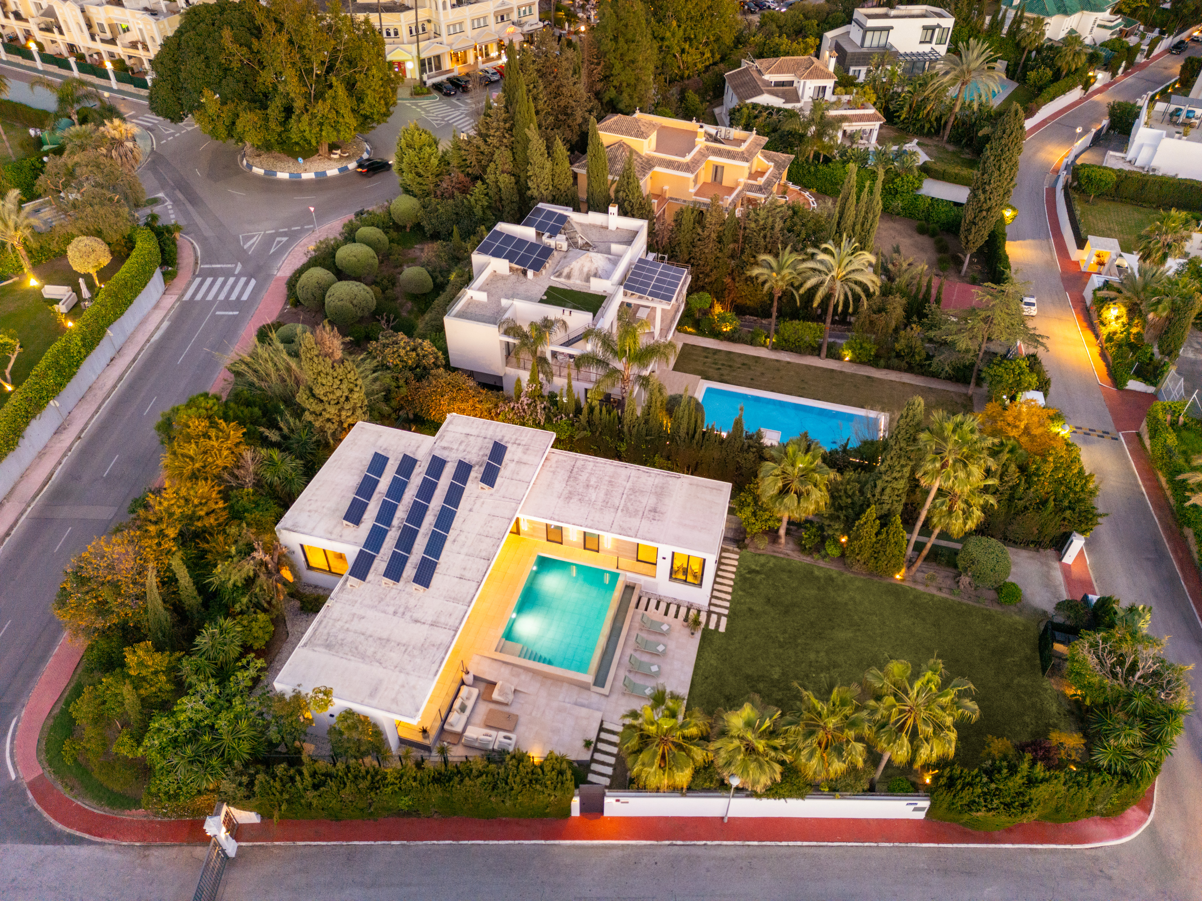 Contemporary  Villa in Parcelas del Golf with Guest Apartment and Rental Potential