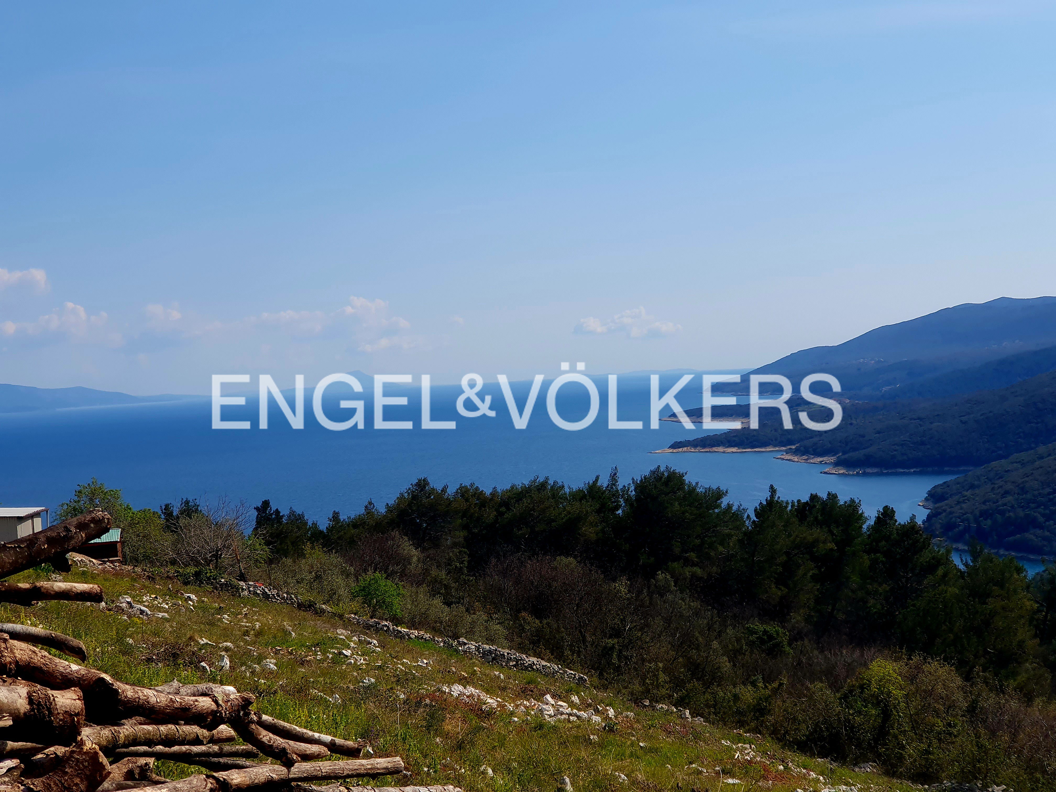 Unique building plot with panoramic sea views: Your dream home on Istria's east coast