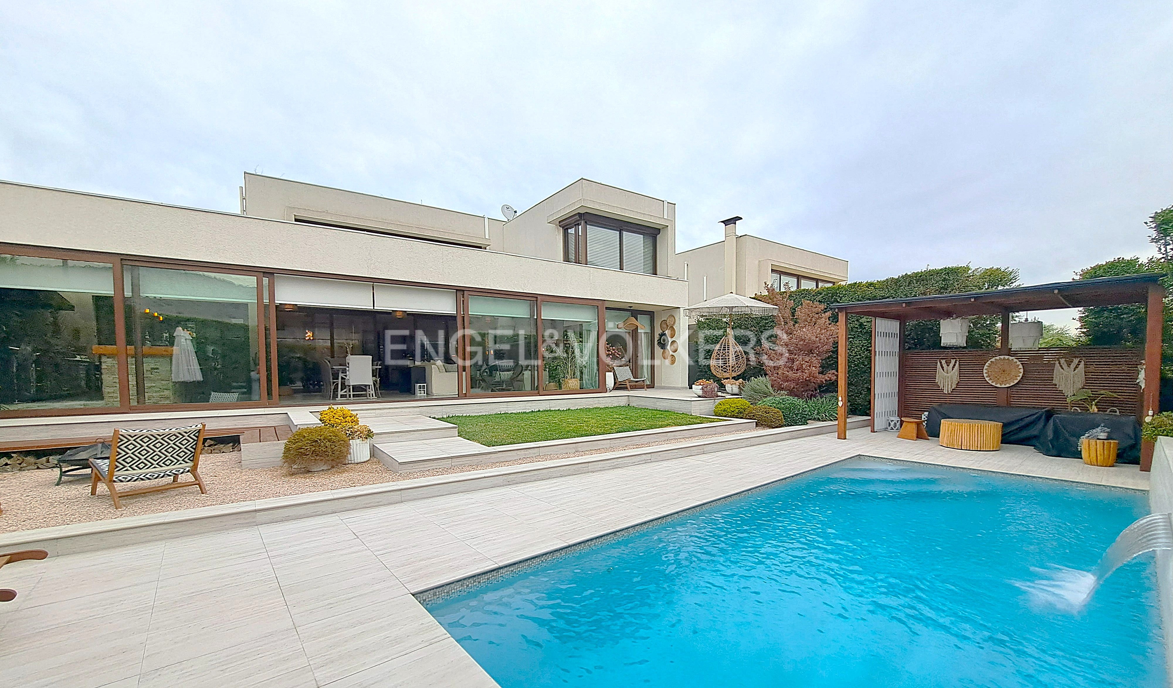 Impecable, remodelada, full equipada, lista para habitar