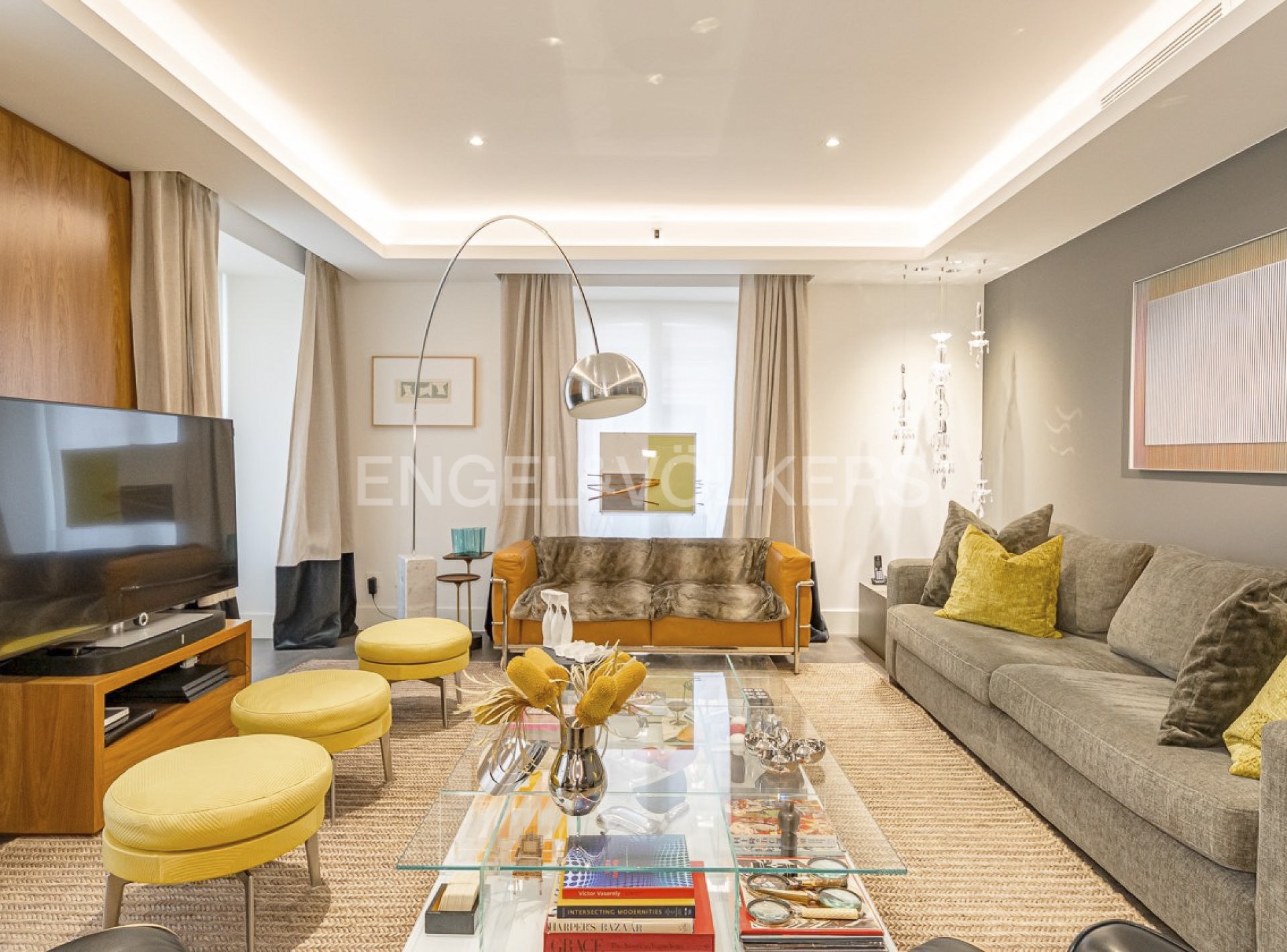 Exclusive three-bedroom property, luxuriously furnished with utilities included