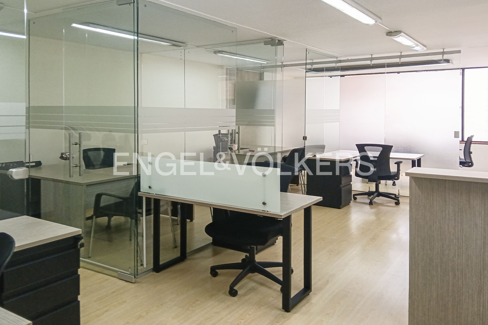 Arriendo oficina amoblada 50m2 Chico