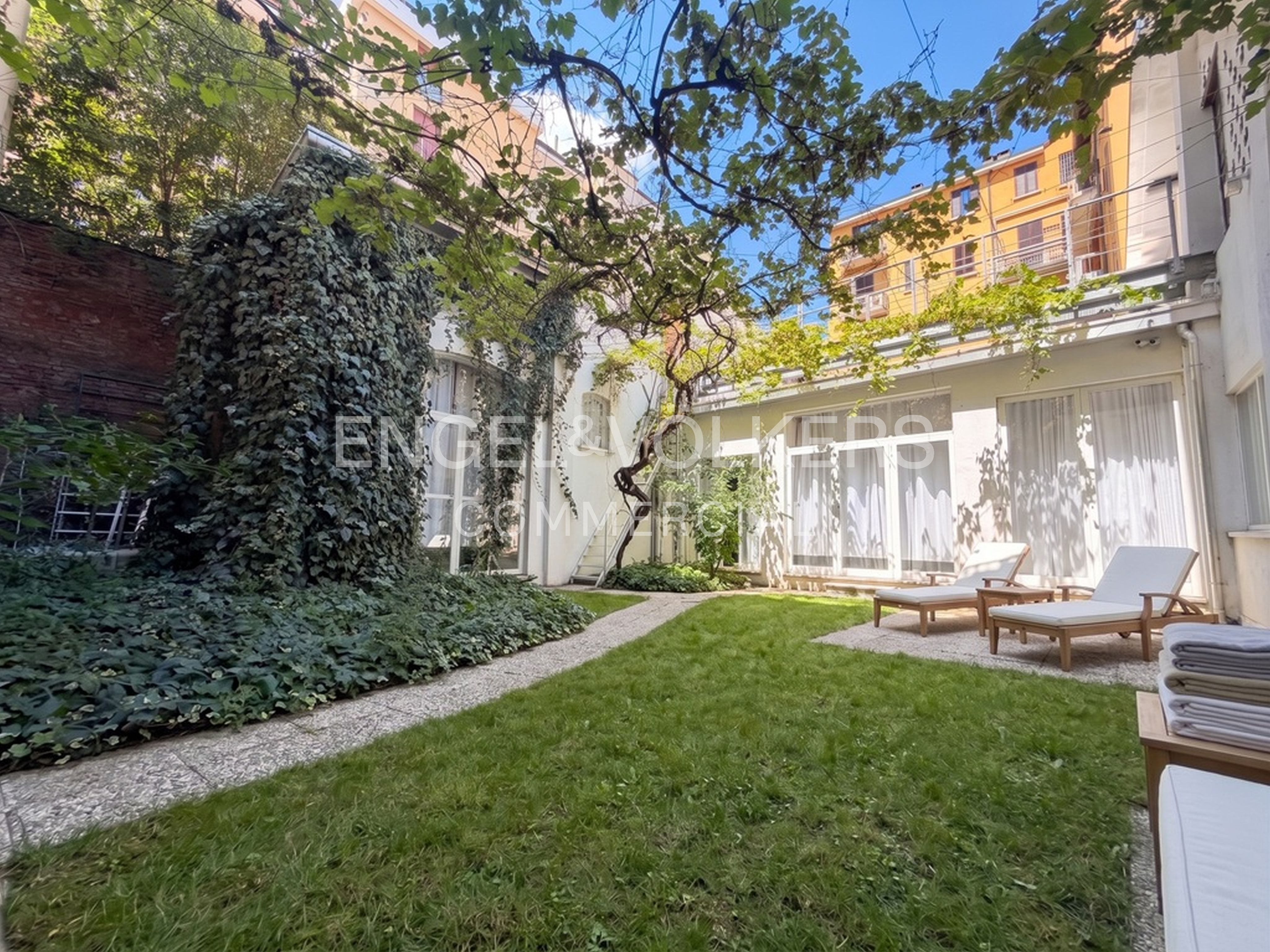 Ufficio Loft in Vendita in Corso XXII Marzo, con Giardino