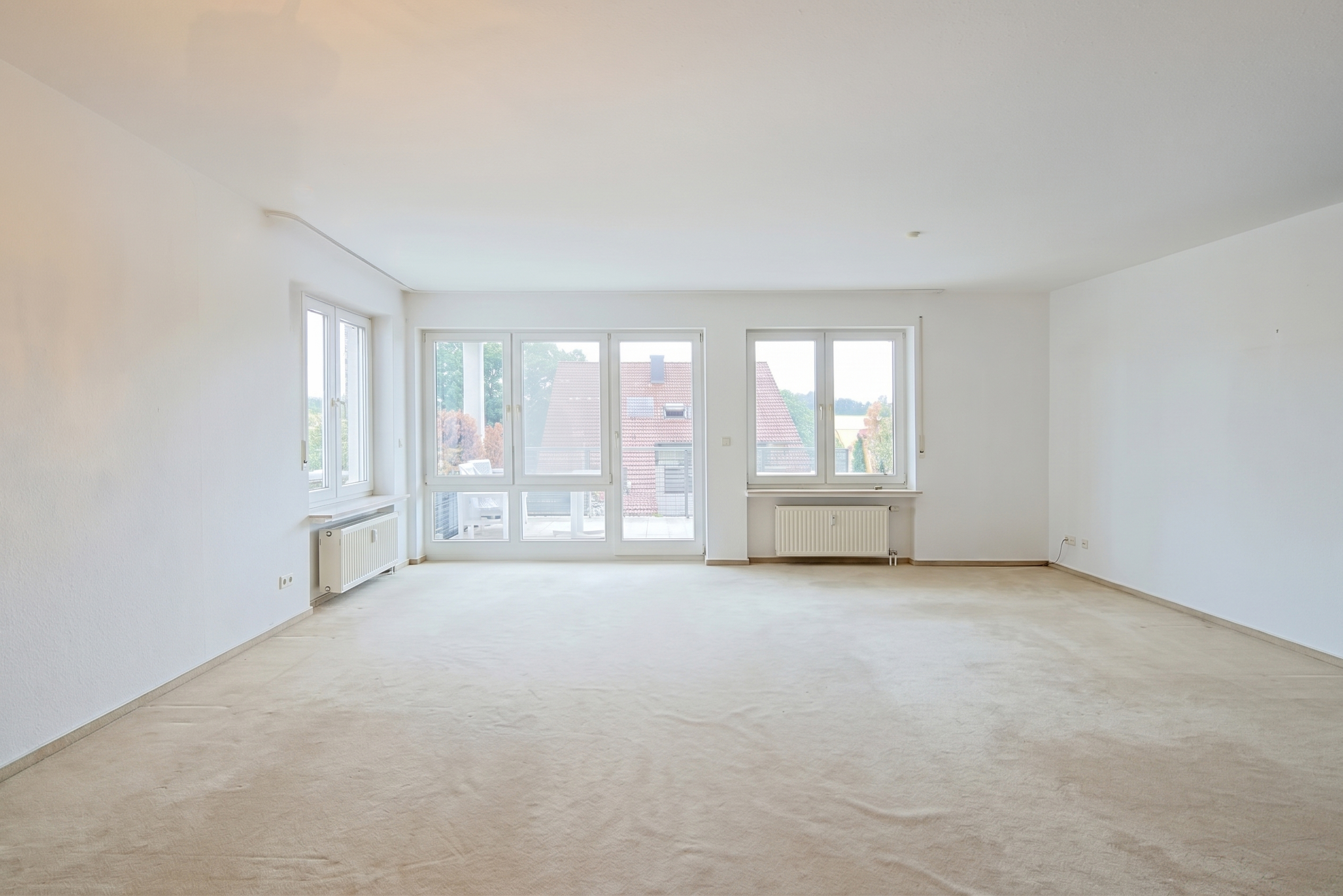 Großzügige 2,5-Zimmer-Wohnung mit sonnigem Südbalkon und Blick ins Grüne [AI-modified]