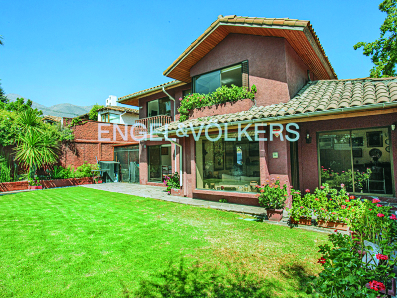 Casa en Venta San Carlos de Apoquindo/ Calle tranquila