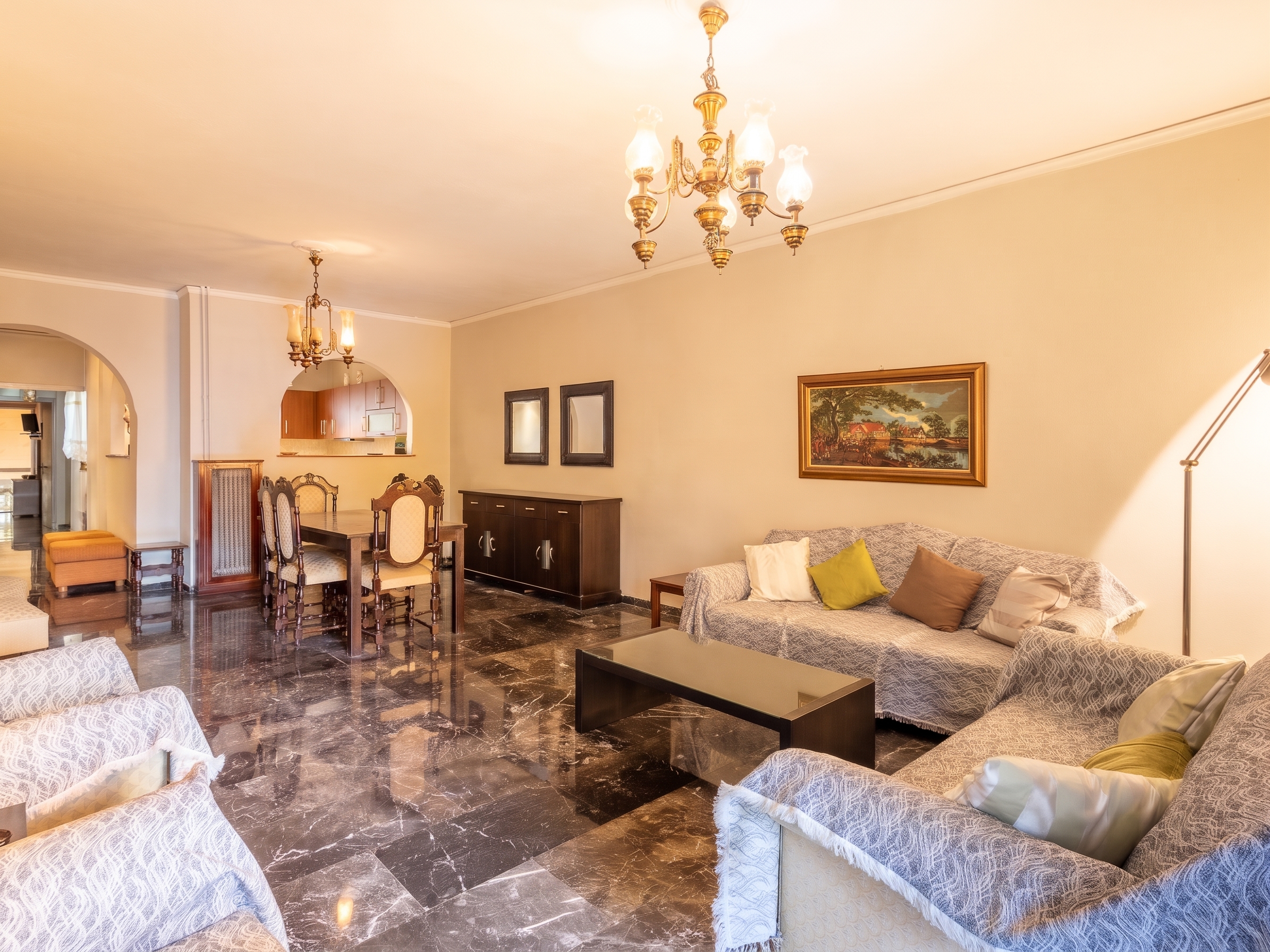 Spacious 119 sq.m. apartment with investment potential [KI-modifiziert]