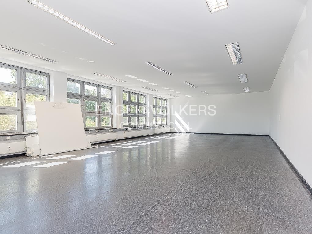 Schönes Büro nahe Flughafen