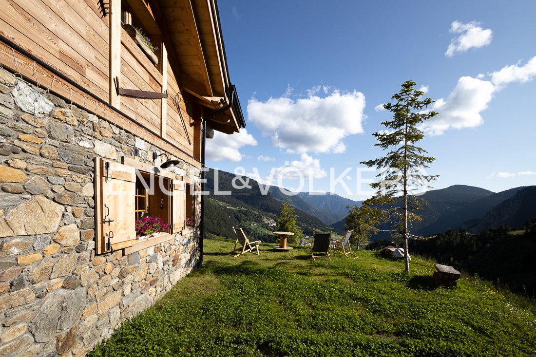 Exceptional mountain house with panoramic views