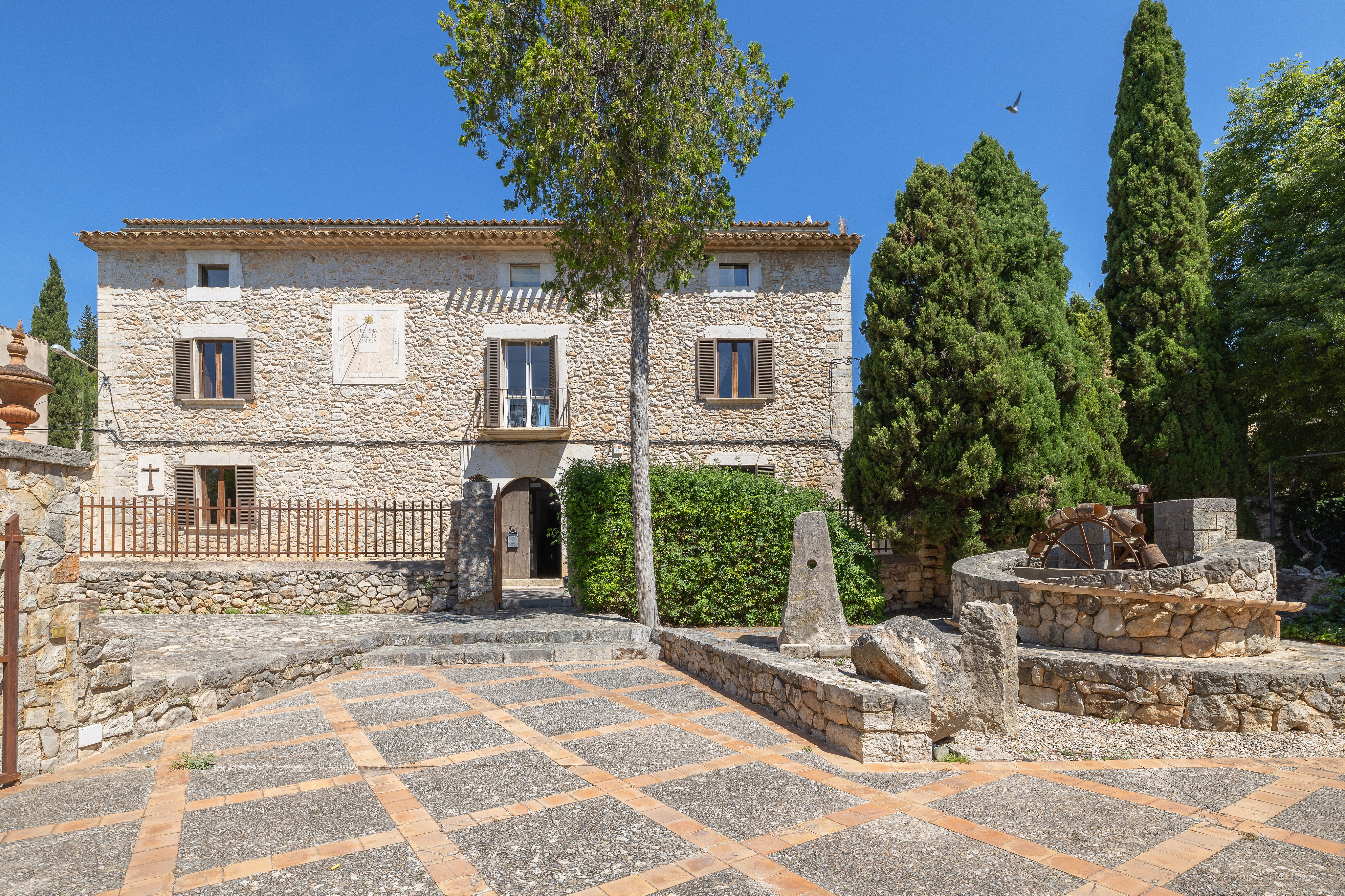 Manor house with license for holiday rentals