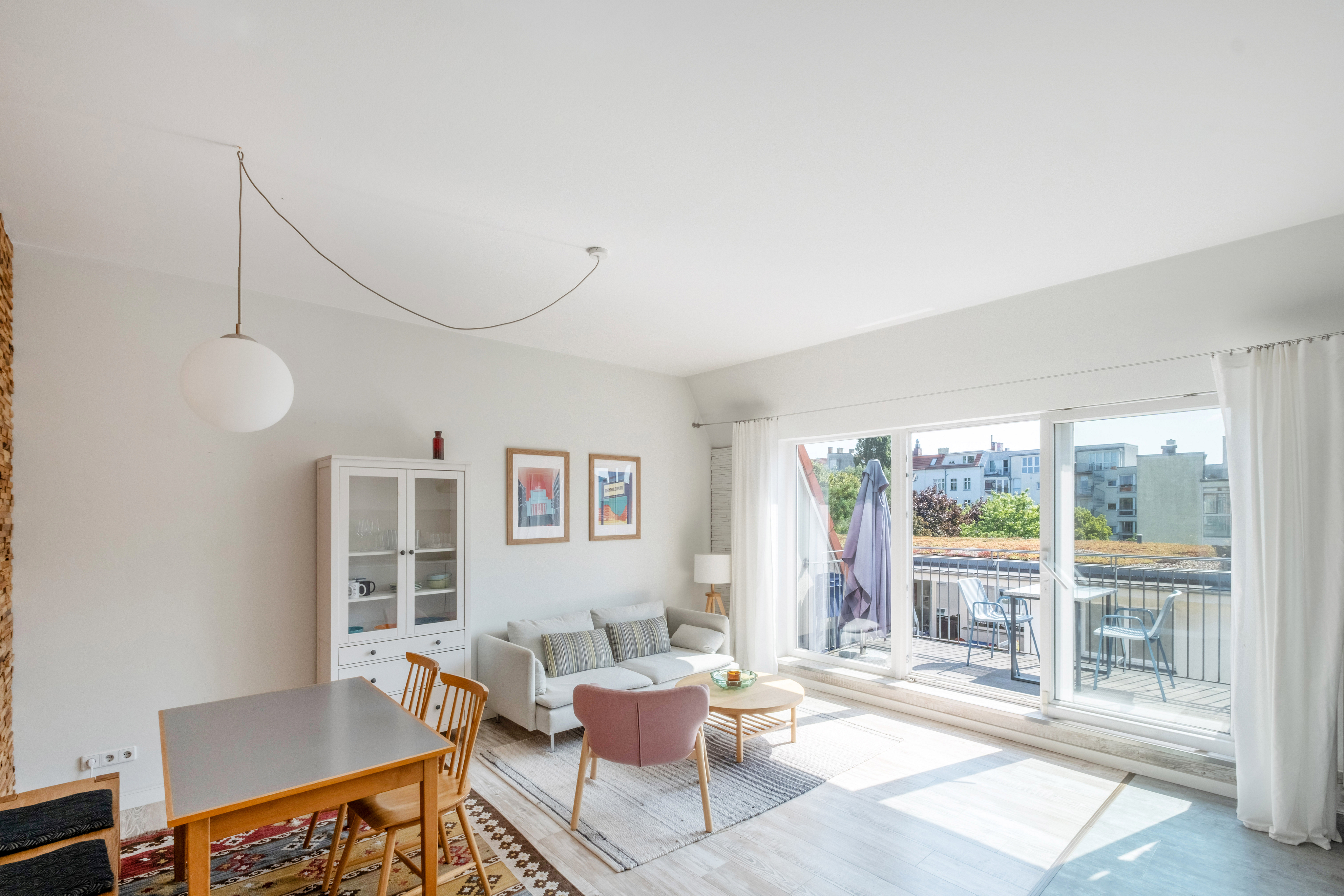 Prime location in Scheunenviertel: Bright penthouse apartment with views of the TV Tower