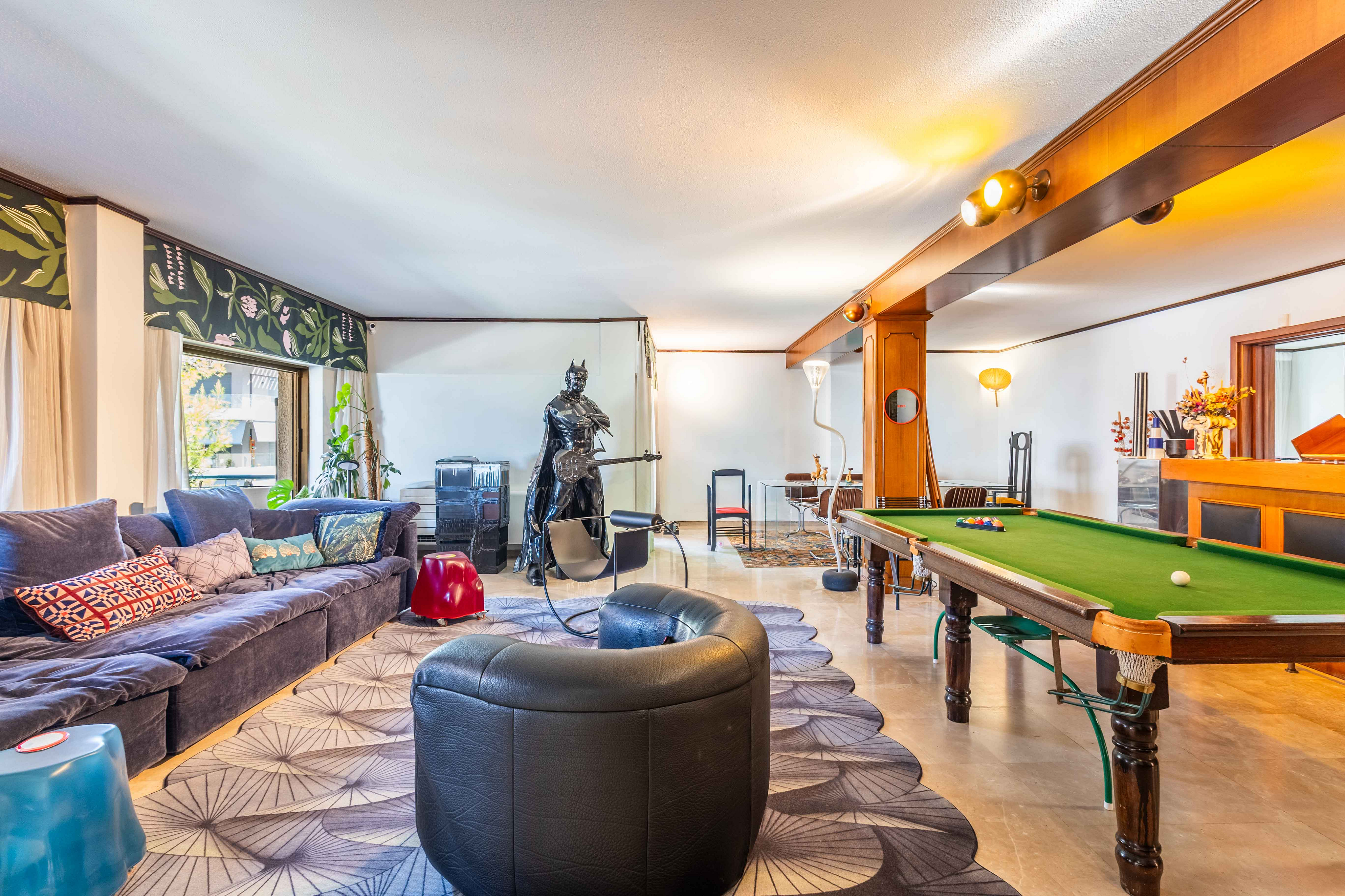 Impressive 260 sq.m. penthouse with subdivision potential