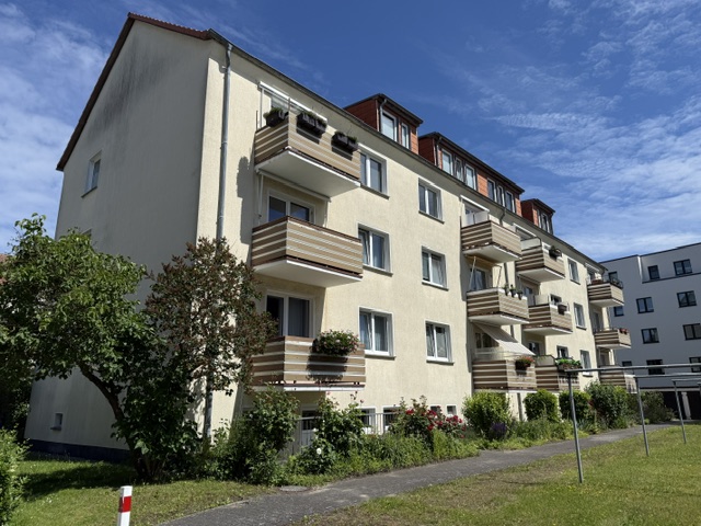 Geräumige 3-Zimmer-Eigentumswohnung im 2. Obergeschoss mit Balkon & zwei Kellerräumen in Warnemünde