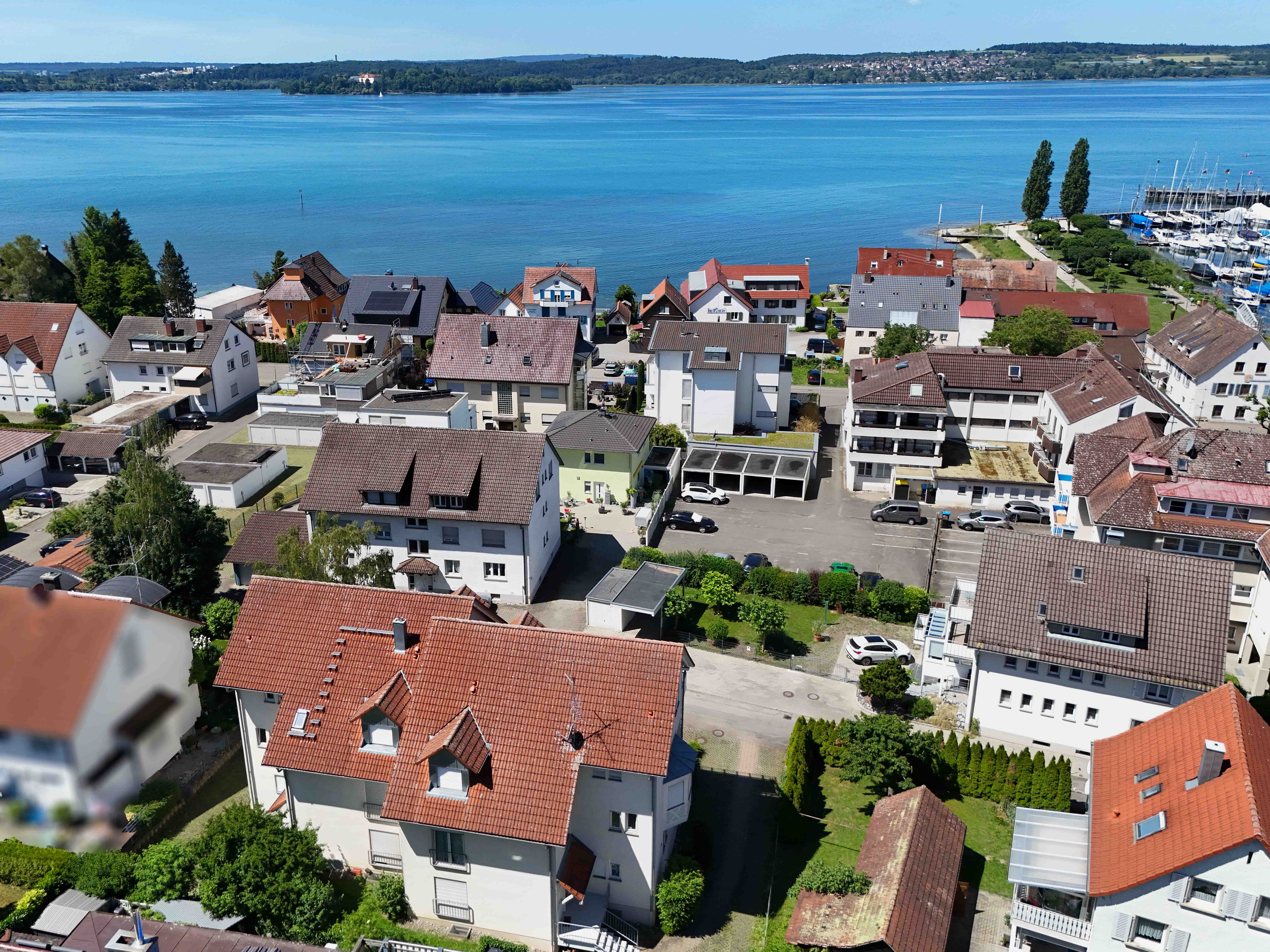 Seenahe Maisonettewohnung mit Teilseesicht