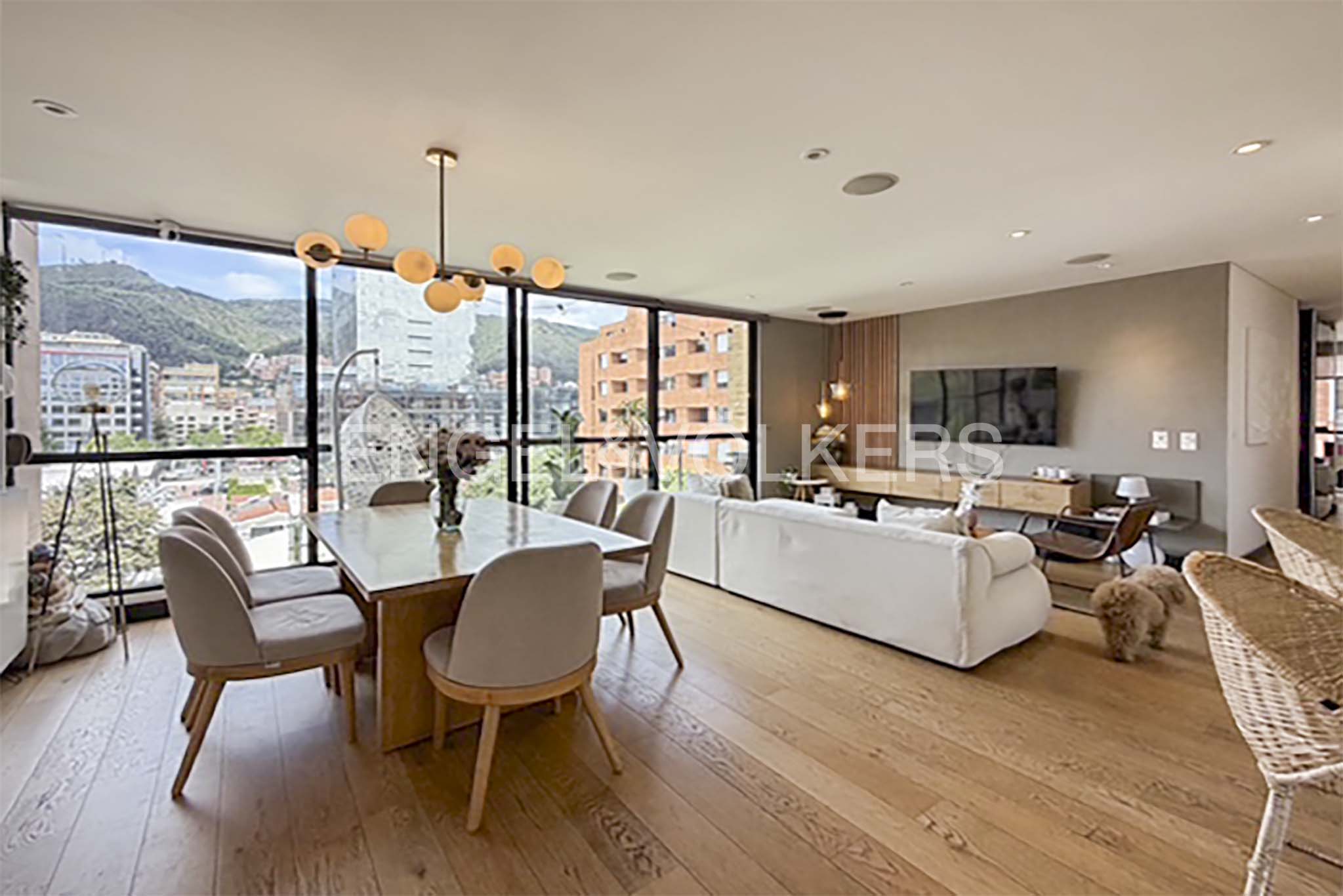 Apartamento con balcón para arriendo en el Virrey