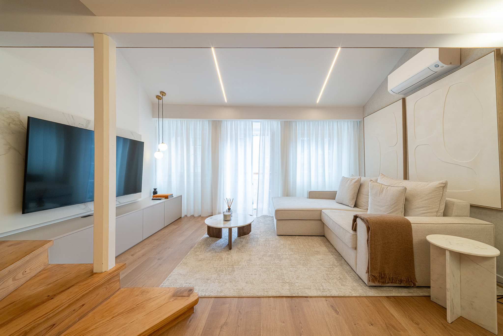 Elegant Refurbished Duplex by Praça das Flores