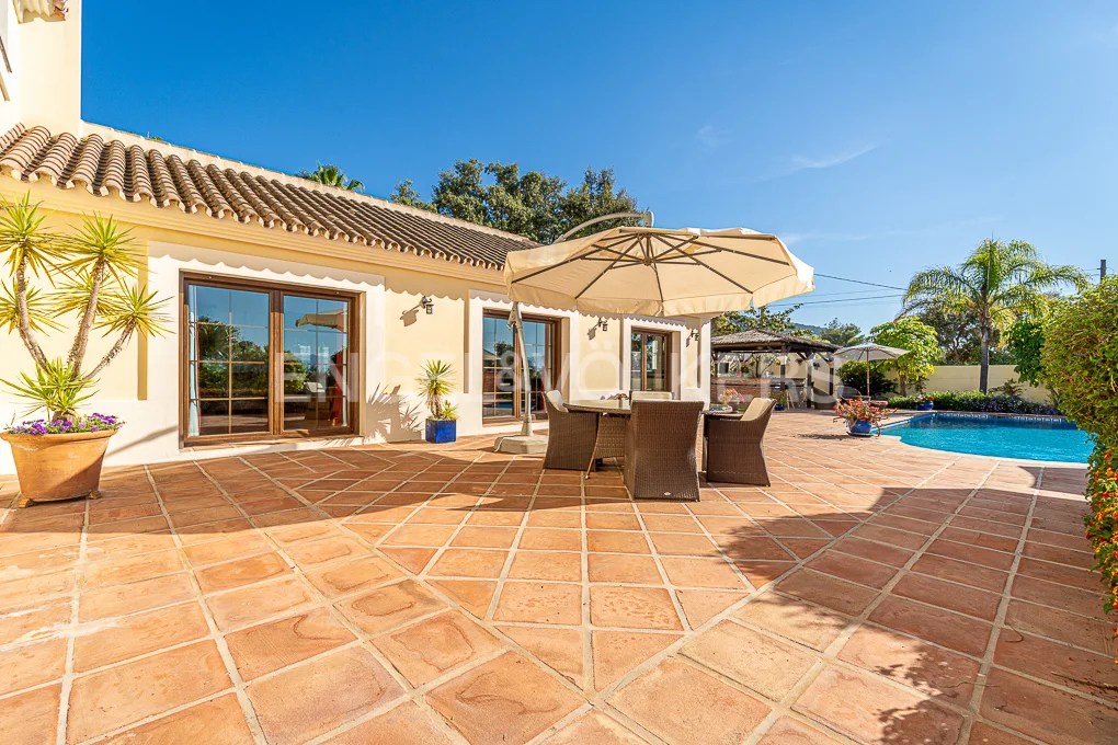 Amazing villa with private pool & garden