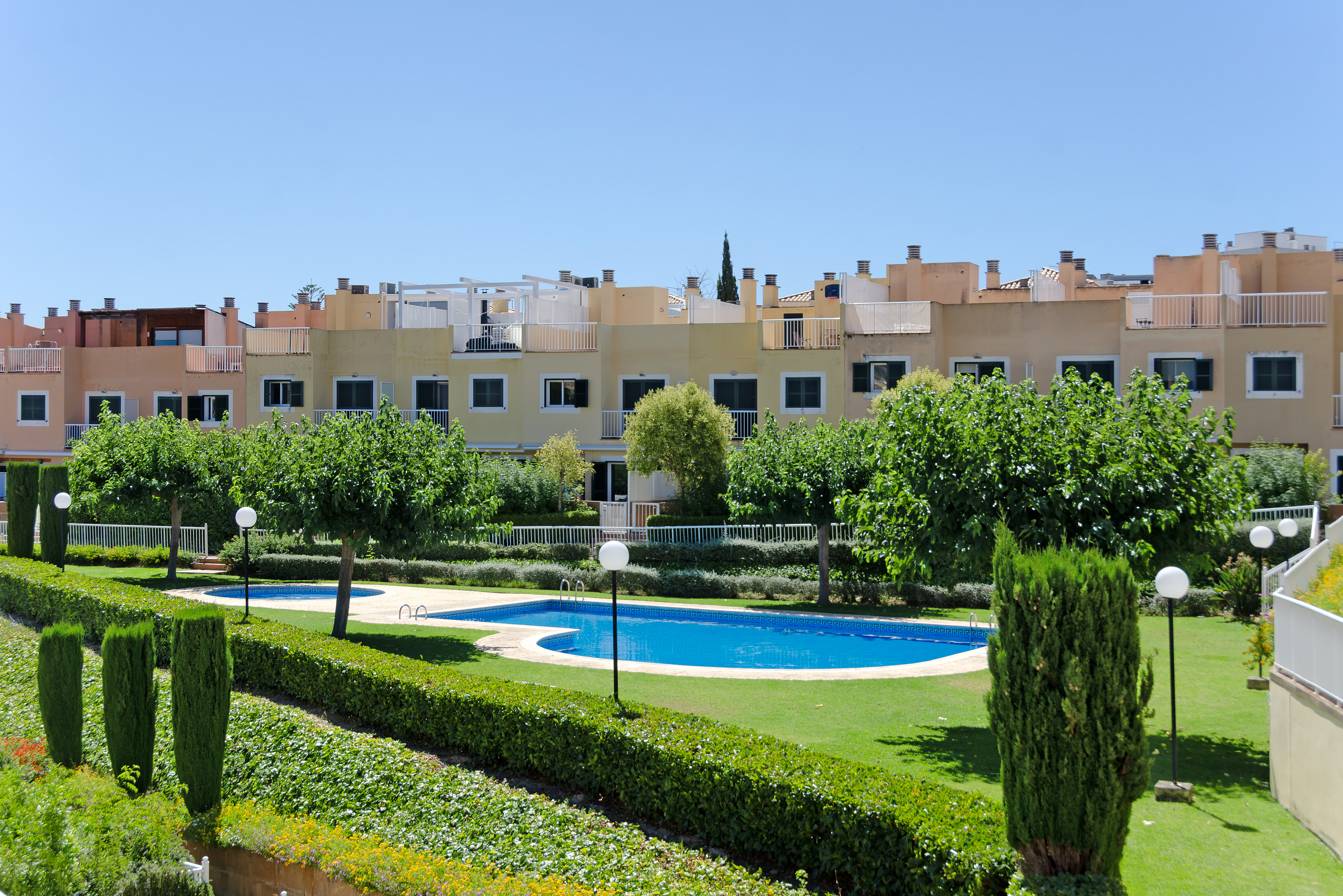 Bright townhouse with multiple terraces and garden views