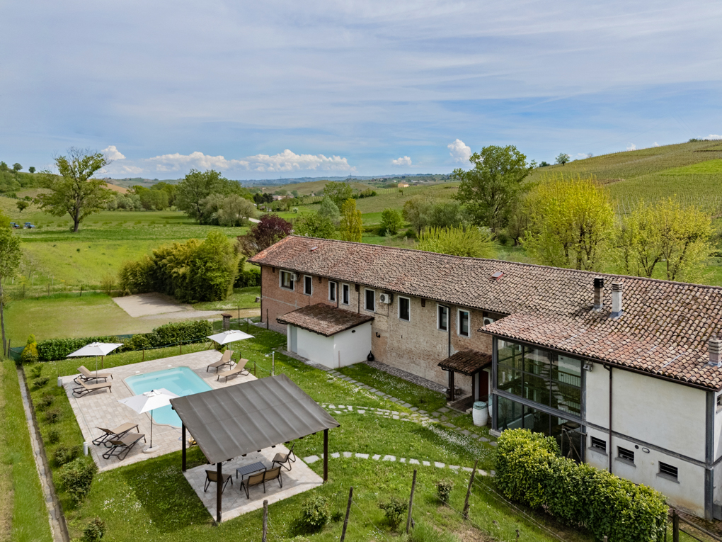 “Ready-to-live” accommodation between the Langhe and Monferrato