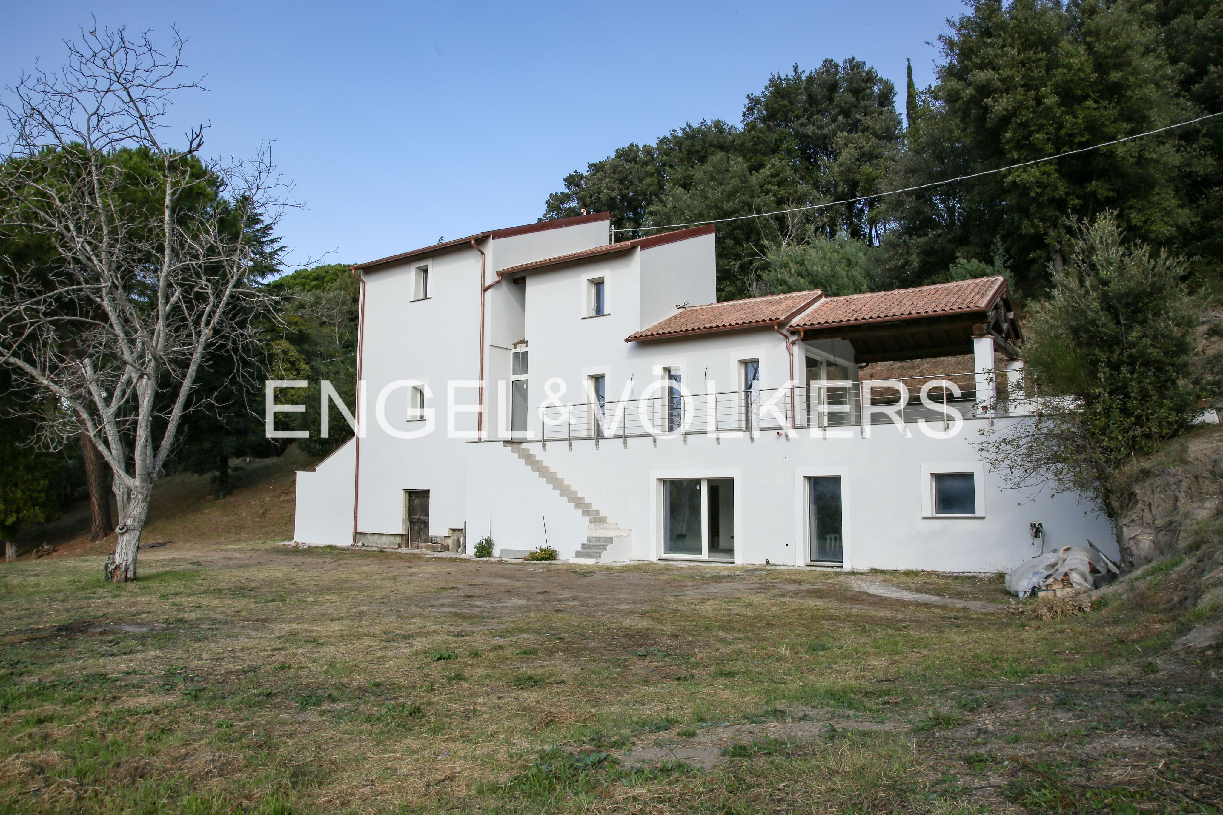 Designer villa with garden, Viterbo