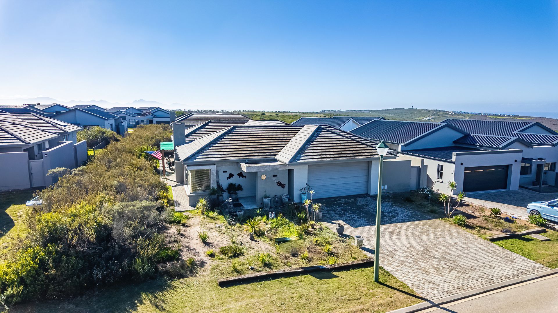 Modern Coastal Living in Prestigious Paradise Coast Estate