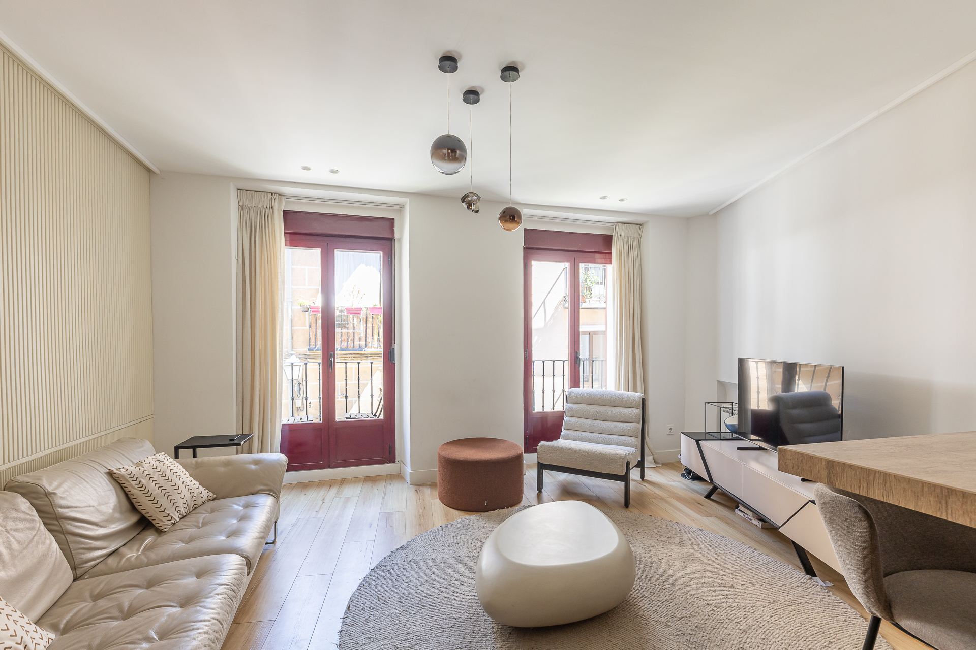 Piso Reformado de Diseño con Balcones y Vestidor en Malasaña
