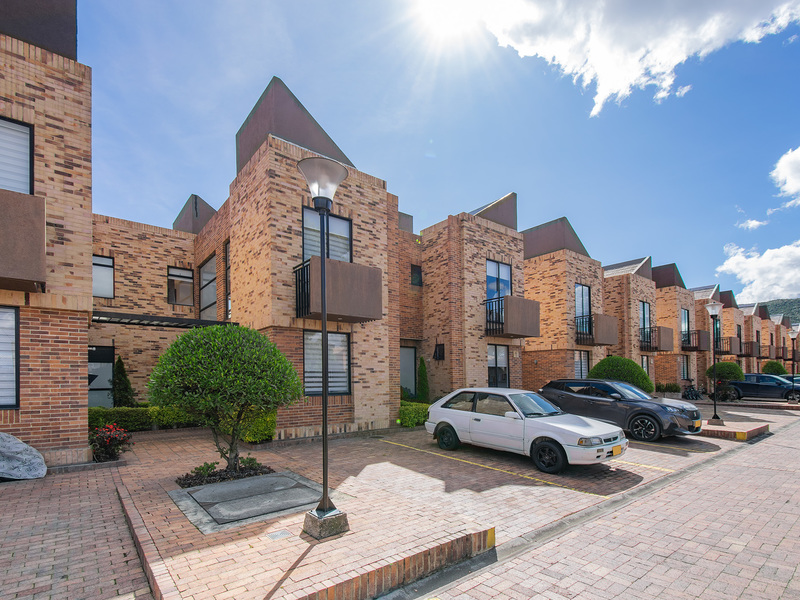 Casa en conjunto con clubhouse para arriendo en Chía
