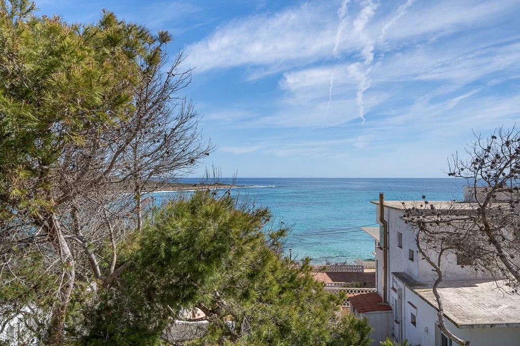 Fantástica casa con increíbles vistas a la playa de Punta Prima, Menorca
