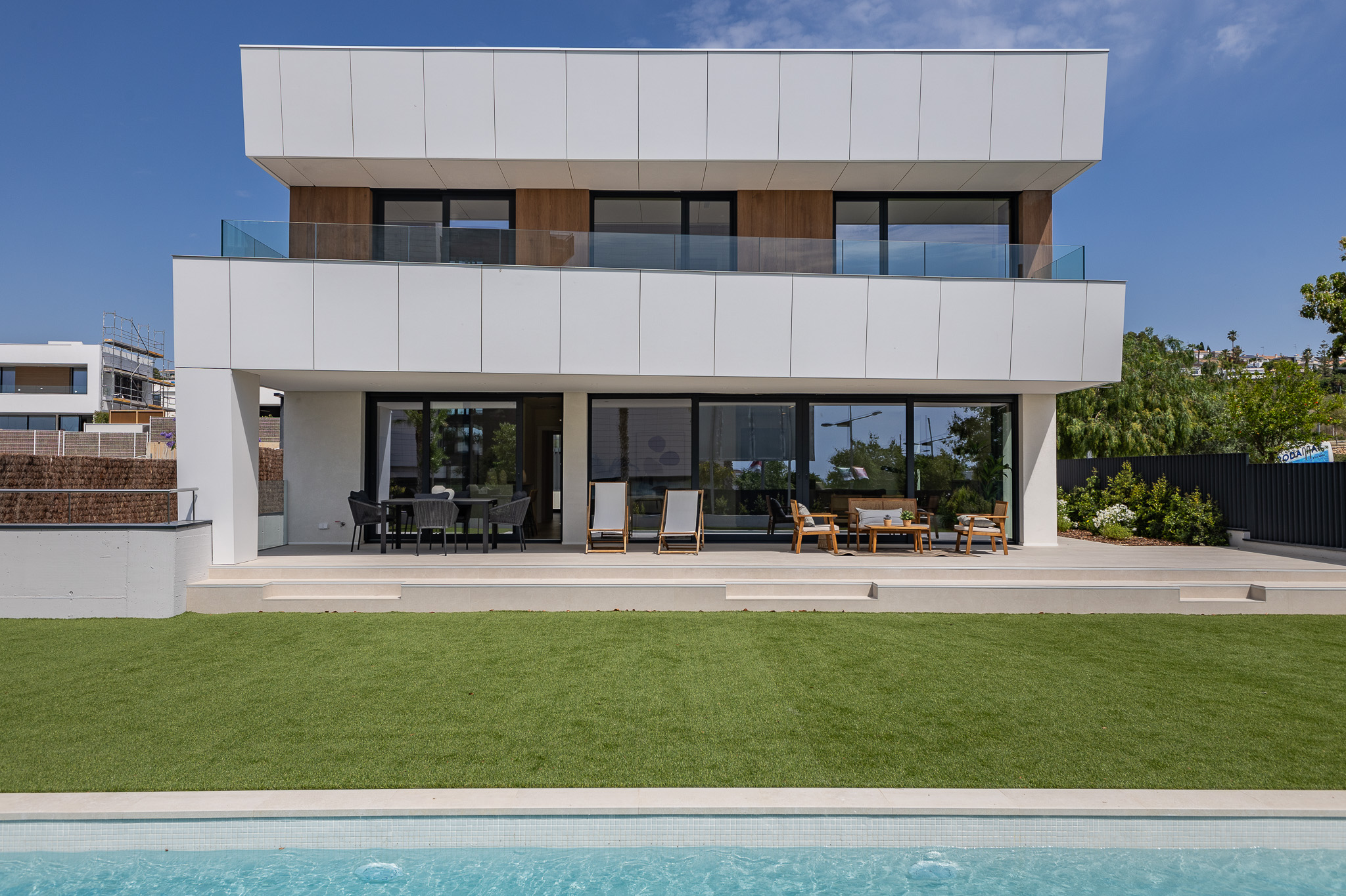 Villa de diseño y vistas al mar