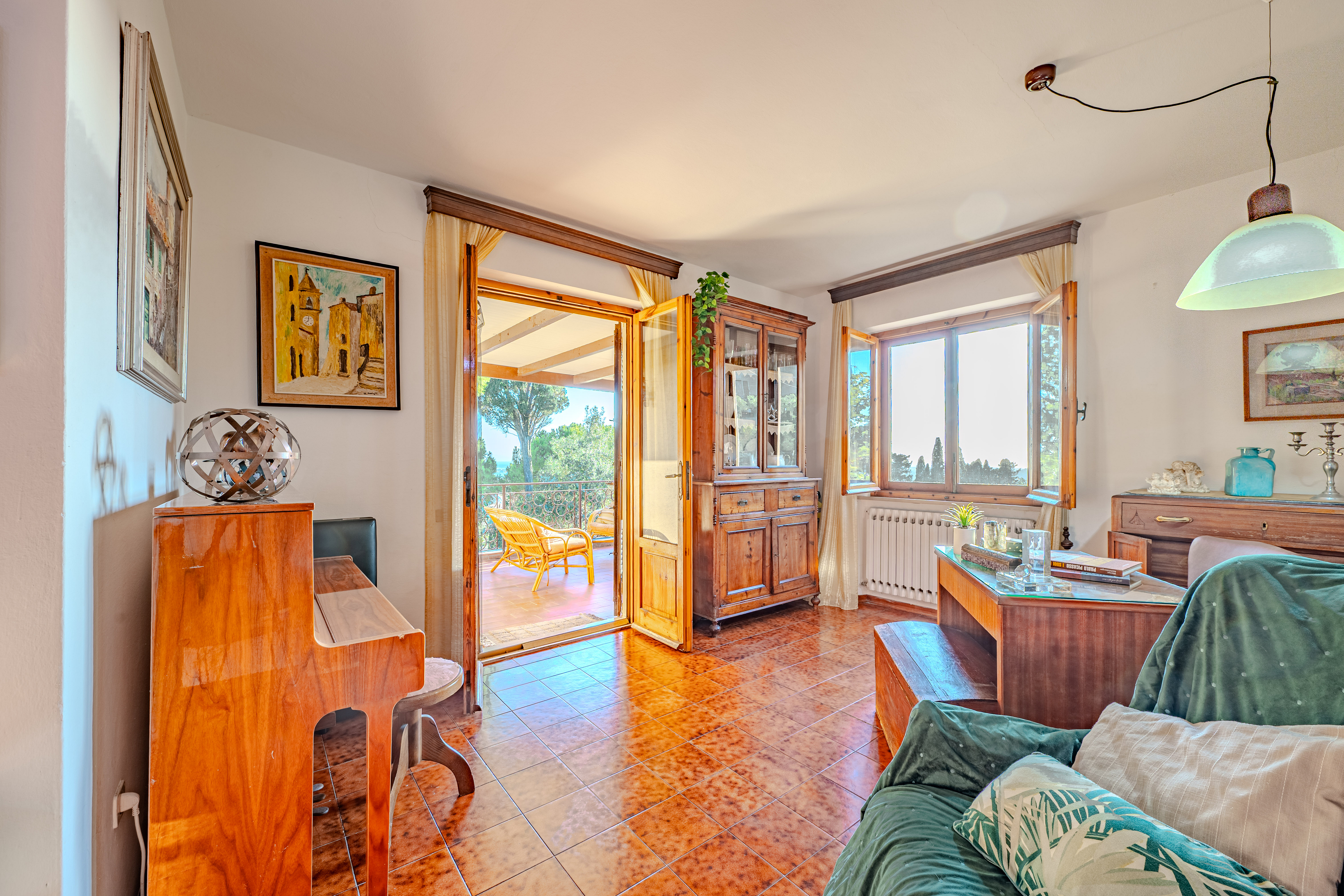 Detached cottage with garden and panoramic views, just steps from Casale Marittimo’s historic center