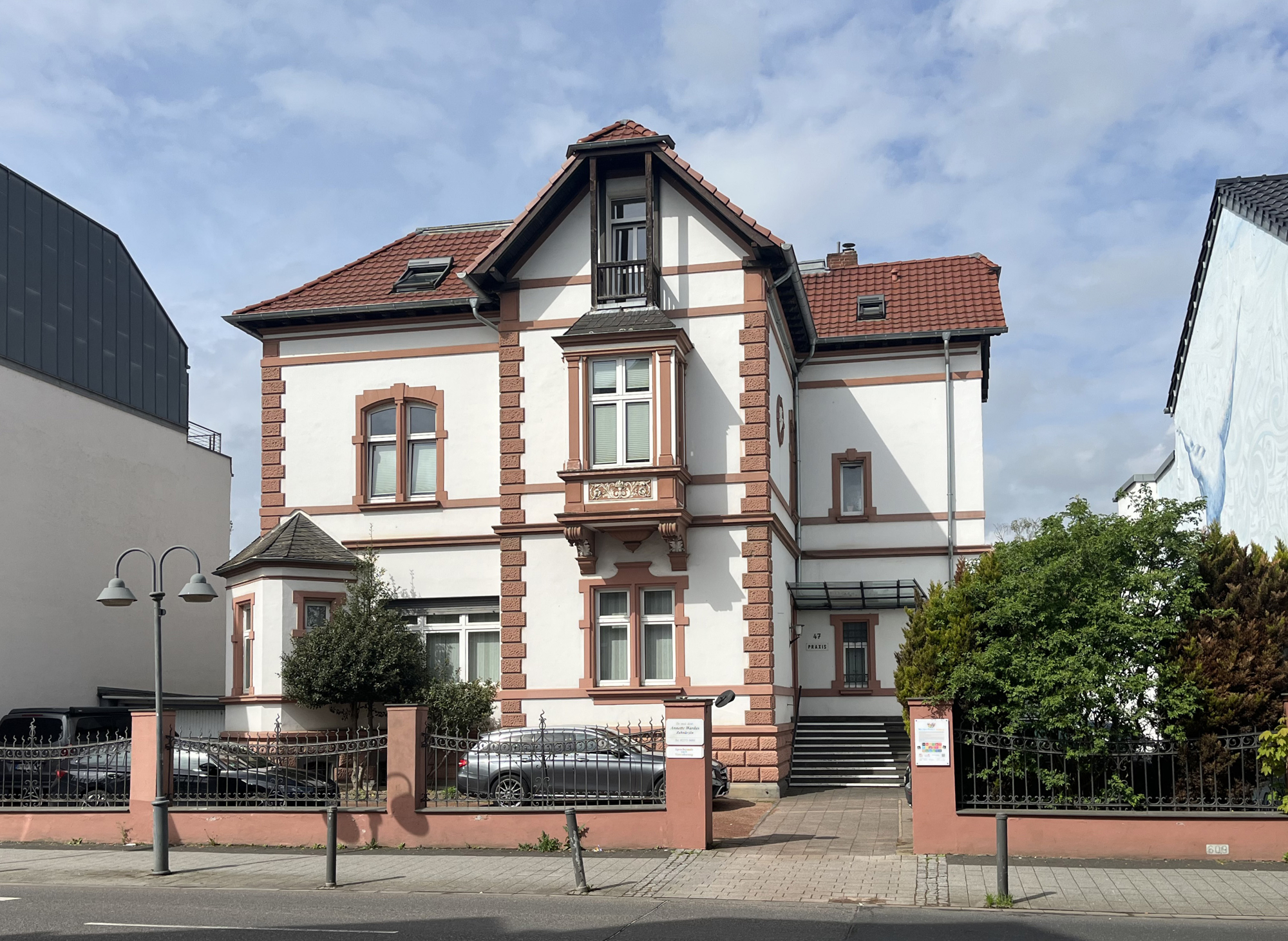 Wohn- und Geschäftshaus