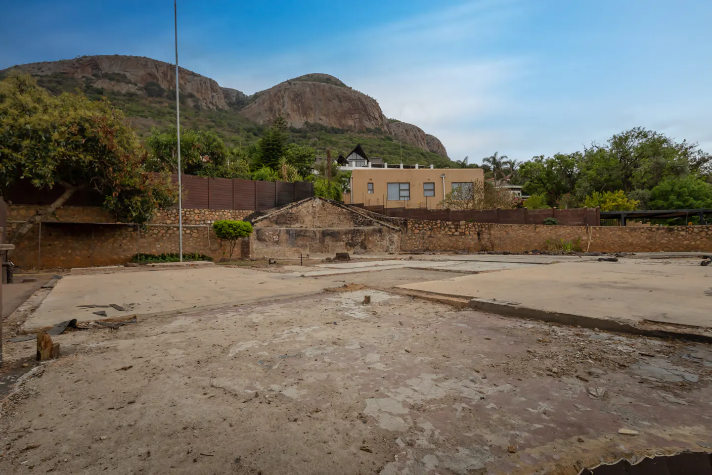 Vacant stand with existing foundations