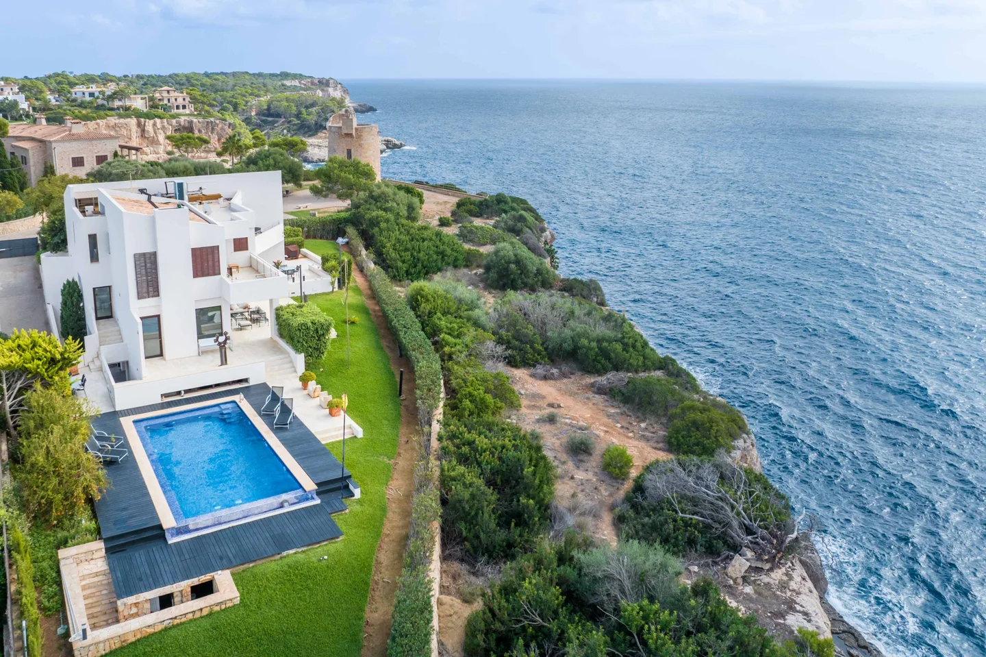 Villa in 1st sea line with view to "Es Pontas"