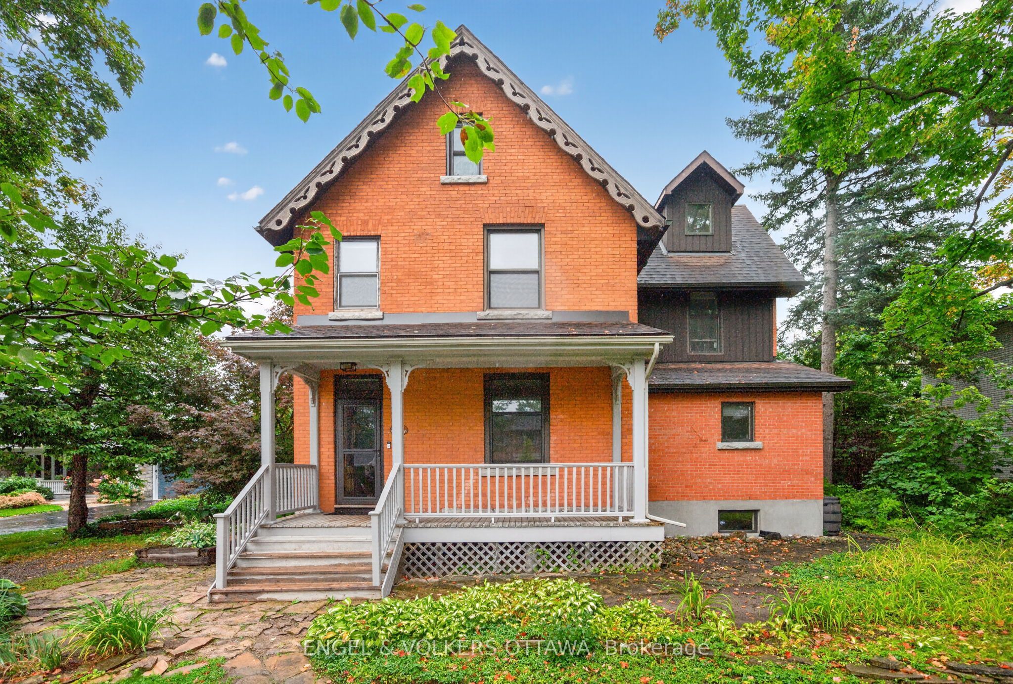 Timeless Craftsmanship Meets Modern Luxury in Alta Vista