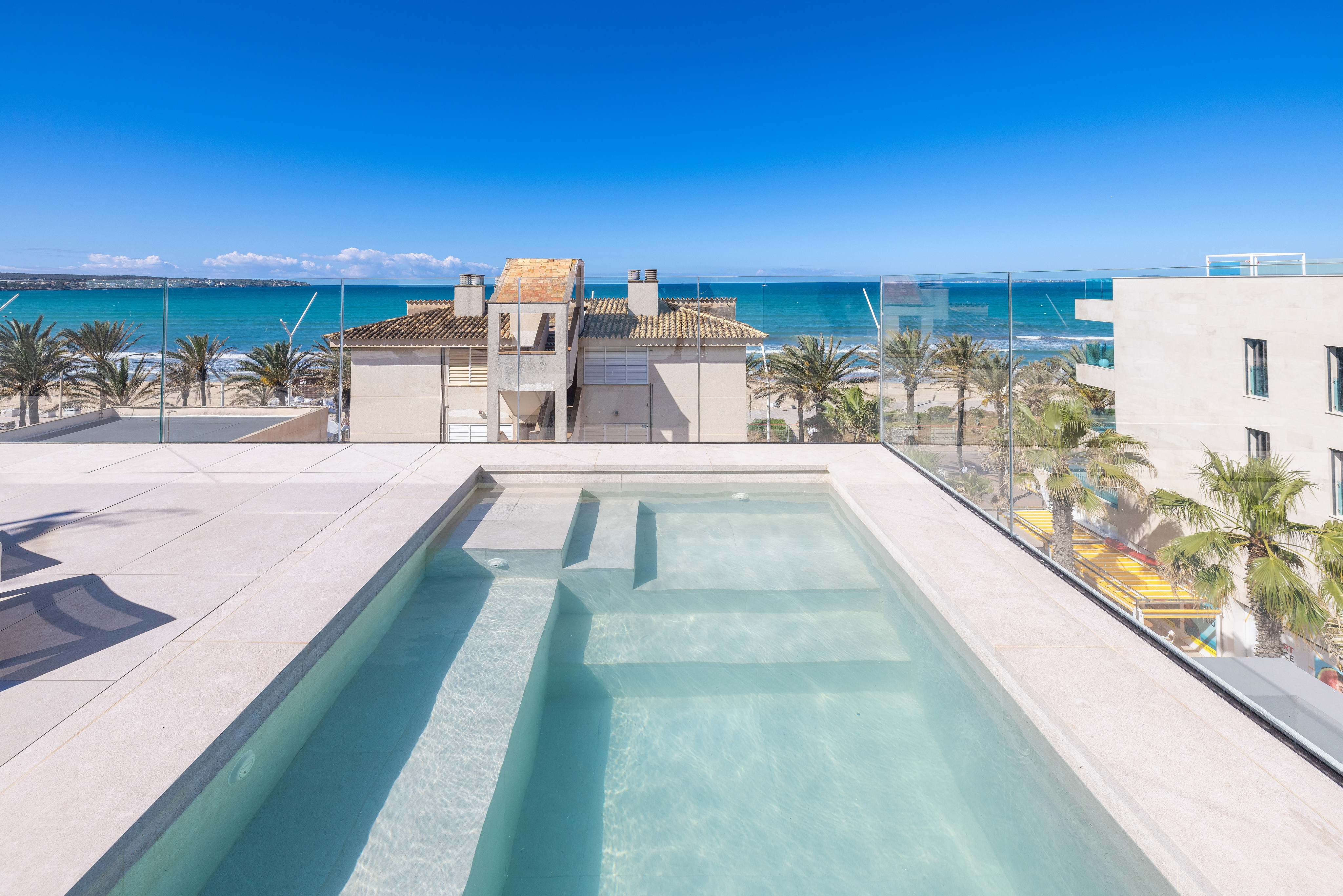Fantastisches Duplex-Penthouse mit Terrassen, privatem Pool und Meerblick