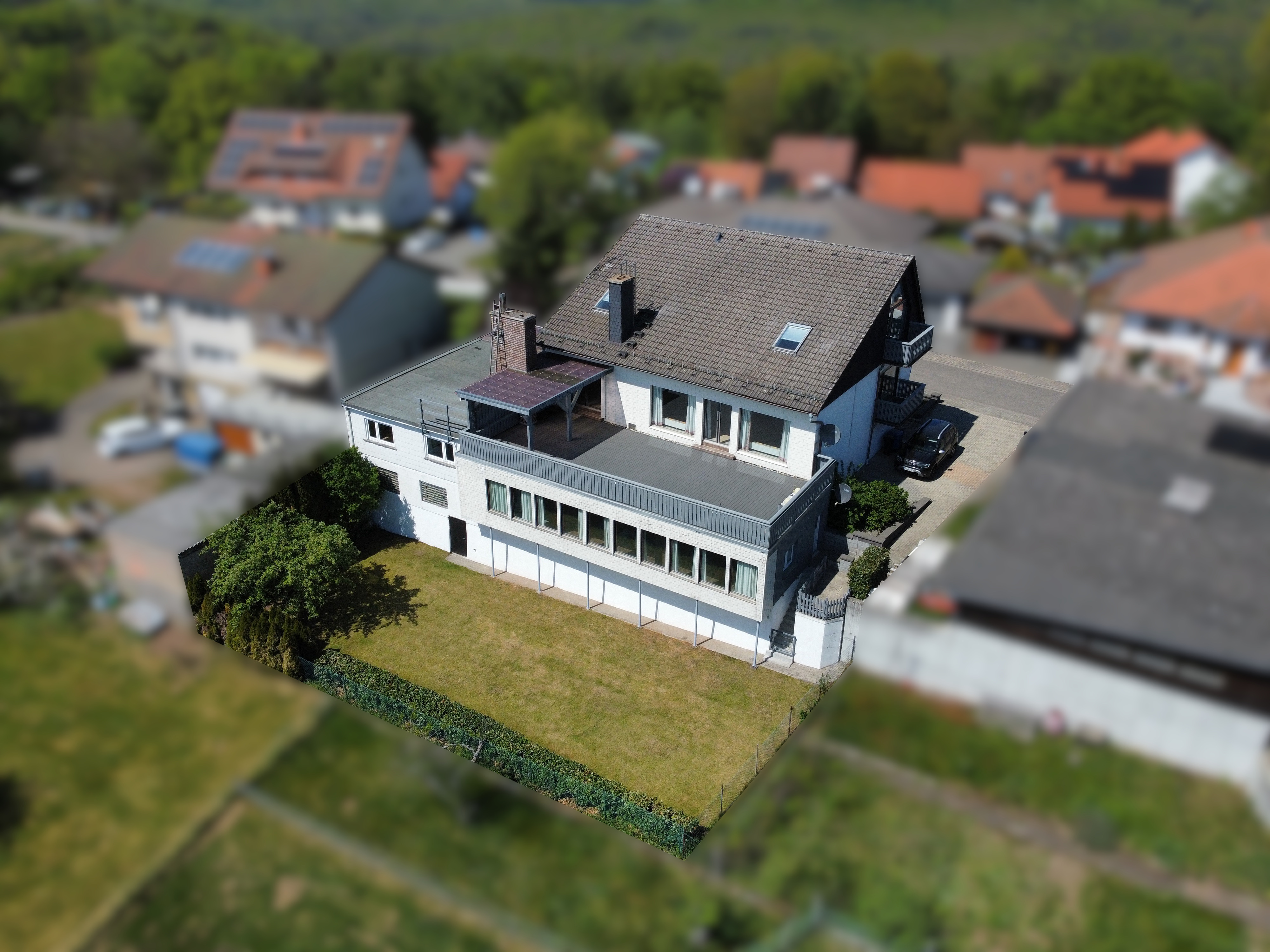Großzügiges Einfamilienhaus mit Einliegerwohnung und traumhaftem Weitblick!