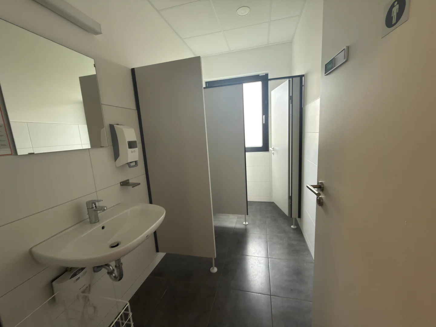 Moderne, vielseitig nutzbare Gewerbefläche im EG im Eisental III in Waiblingen! - Photo 2