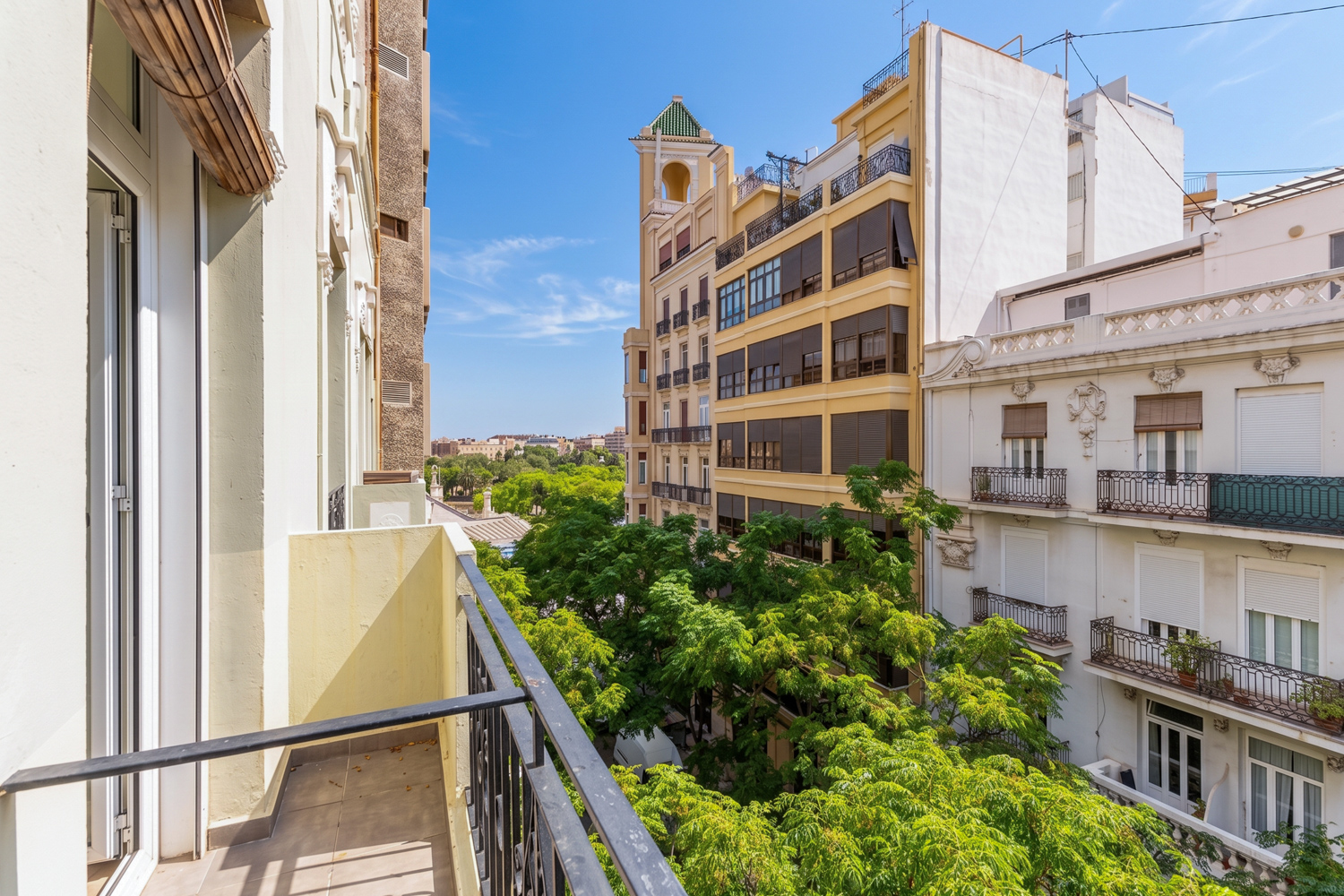 Exclusive apartment for rent in central Valencia