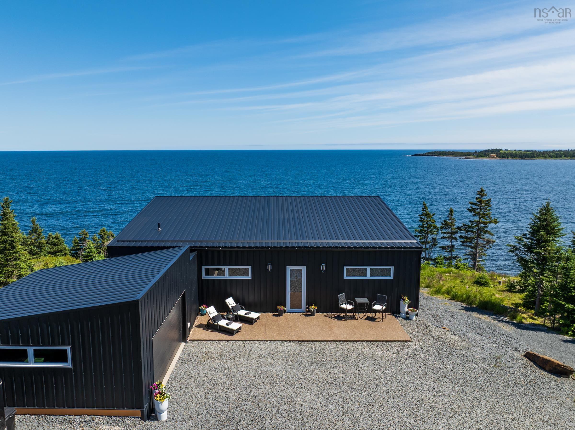 The Black Pearl - New Contemporary Build - Oceanfront