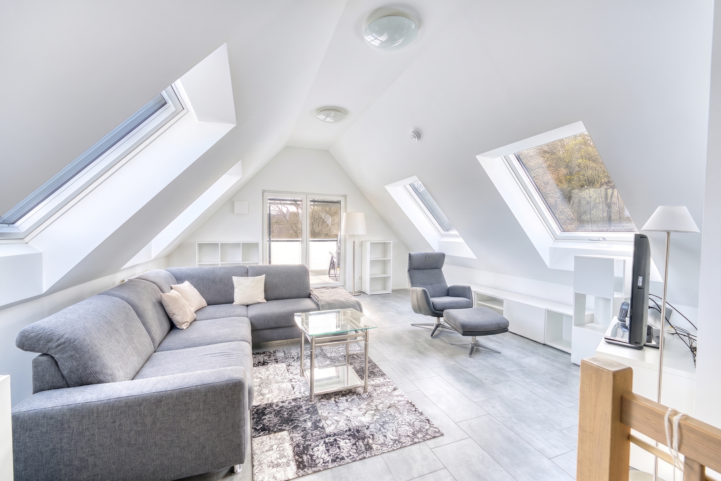 Stilvolle Neubau-Maisonettewohnung mit Aufzug, Dachterrasse und eigener Garage [KI-modifiziert]