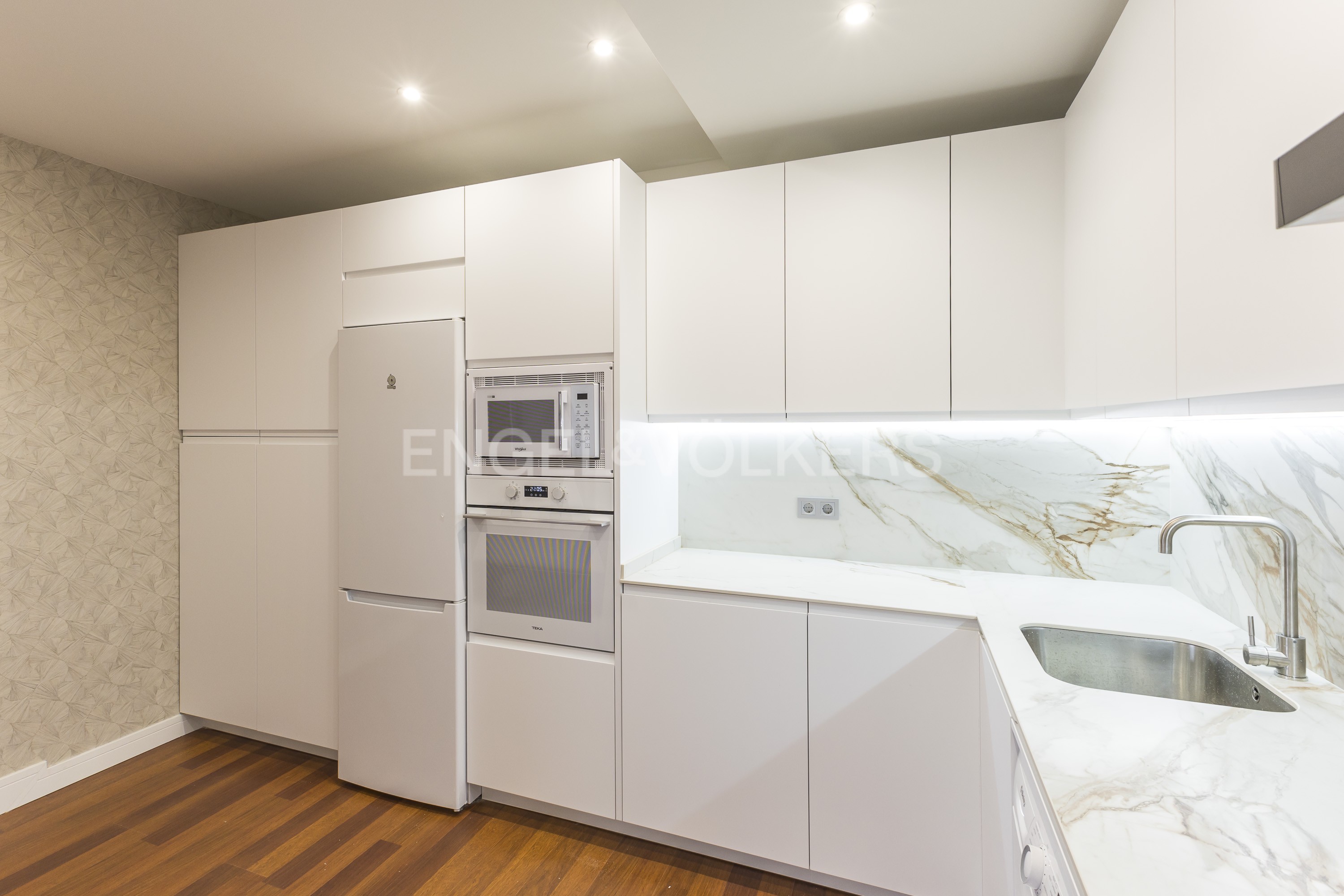 Exterior and fully renovated apartment, a few steps from CC Arturo Soria.