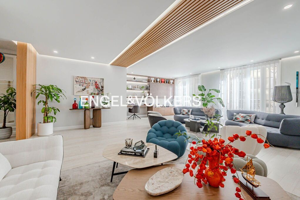 Luxury remodel next to Hermanos Bécquer