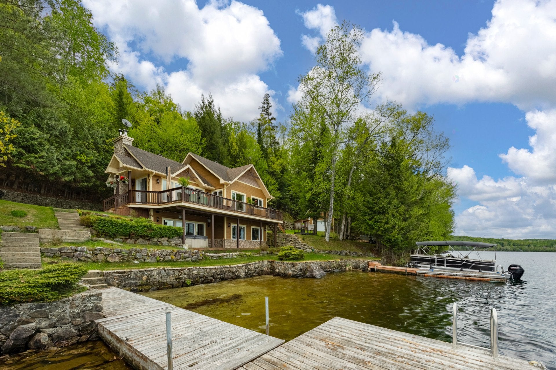 Magnificent property located directly on a great lake!