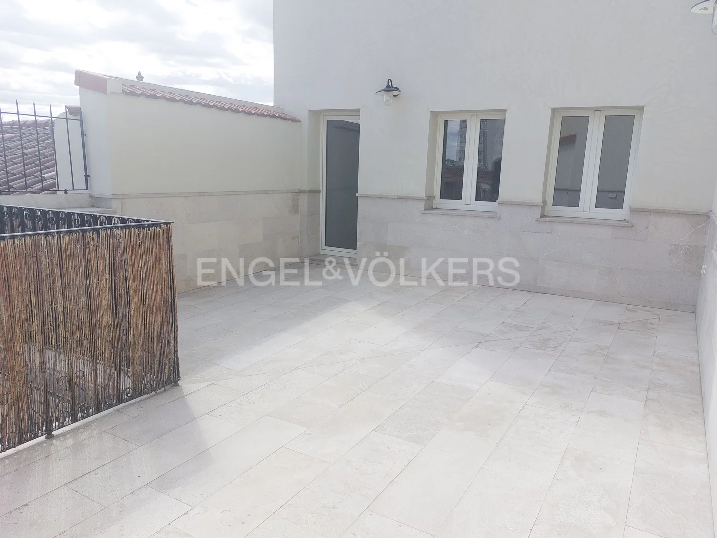 Exclusive Penhouse with terrace and 3 bedrooms in Justicia.