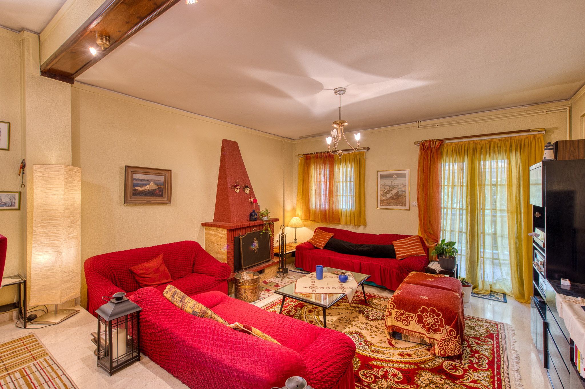 Third-floor apartment with a private attic near the sea