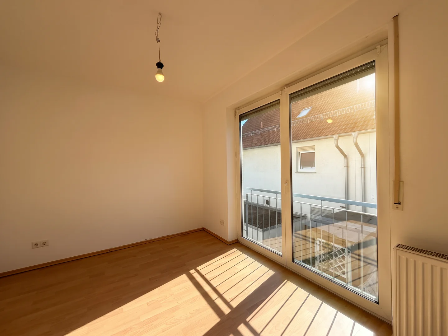 Großzügige 4-Zimmer-Wohnung mit Balkon und eigenem Gartenanteil - Foto 4